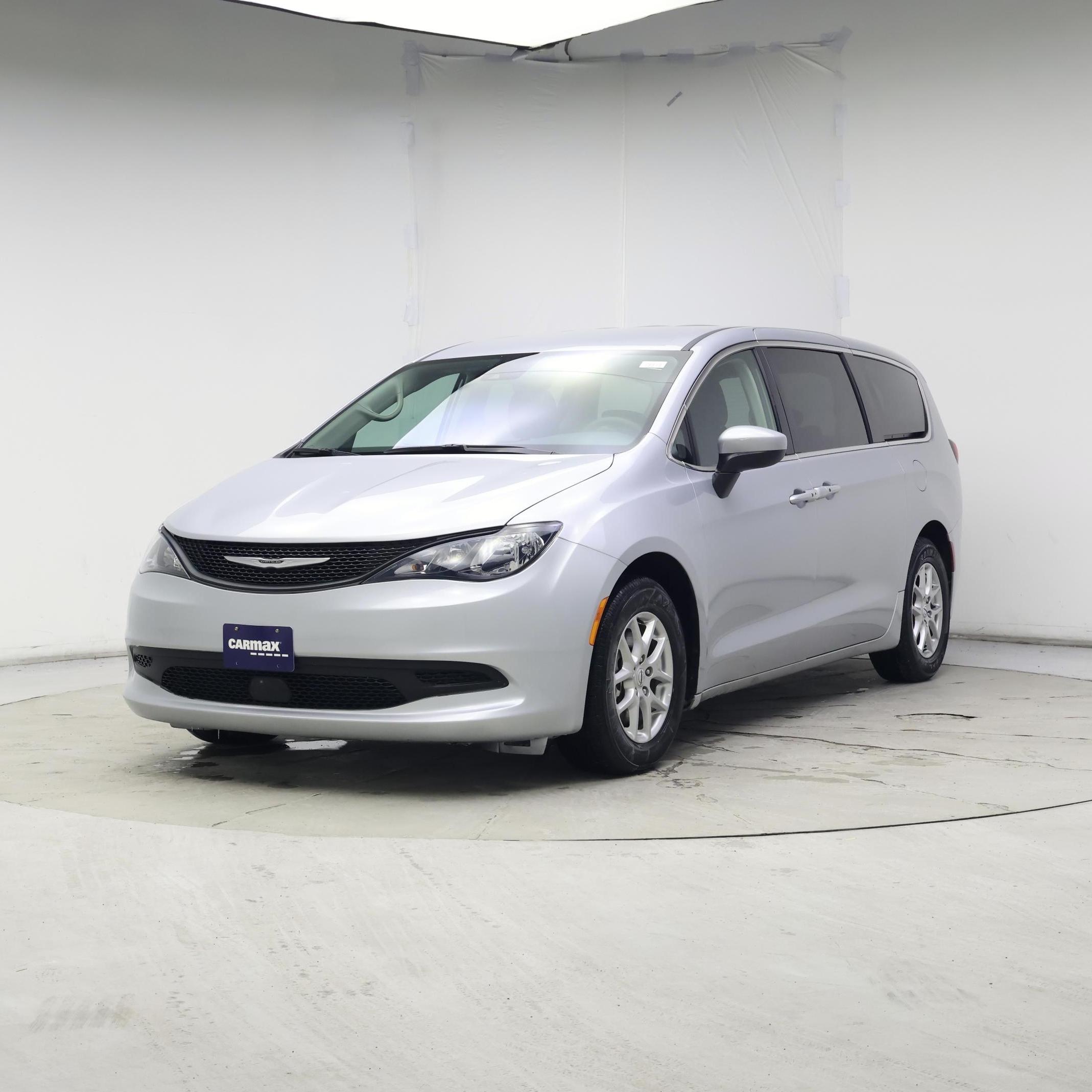 Thumbnail: 2023 Chrysler Voyager - 4