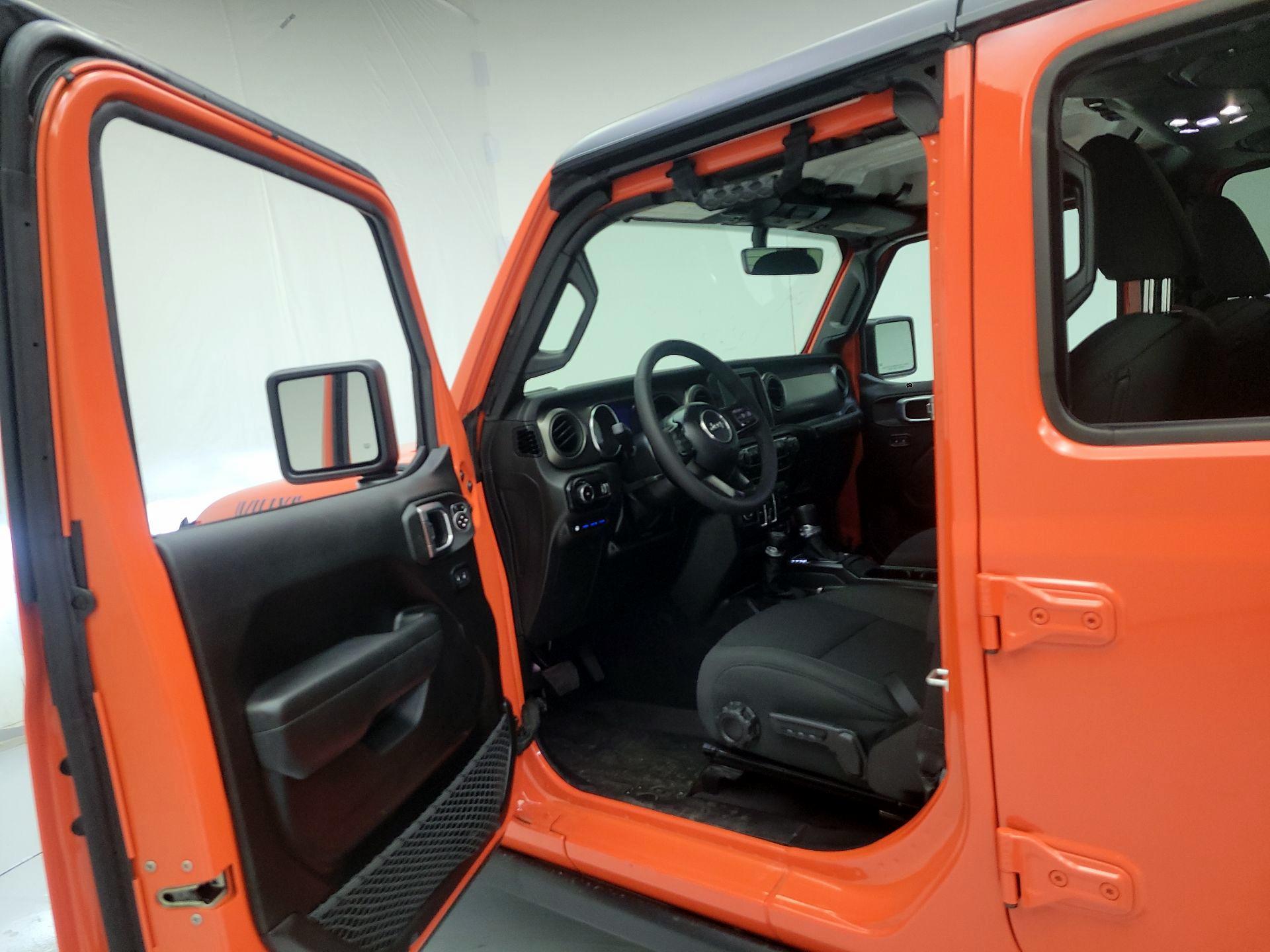 Thumbnail: 2023 Jeep Wrangler - 9