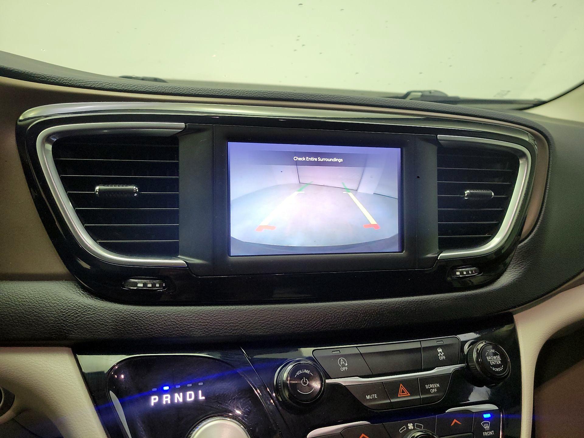 Thumbnail: 2023 Chrysler Voyager - 12