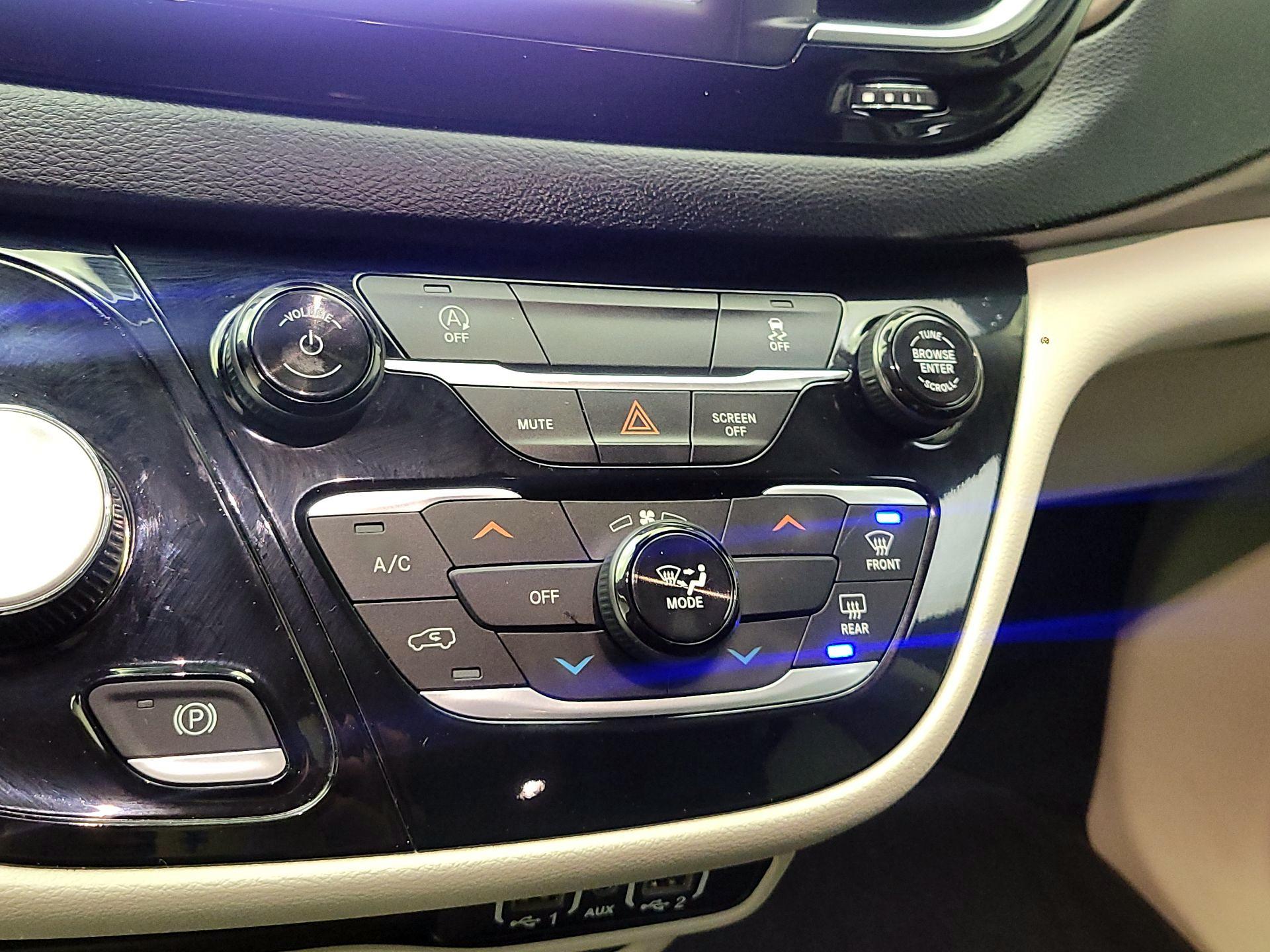 Thumbnail: 2023 Chrysler Voyager - 14