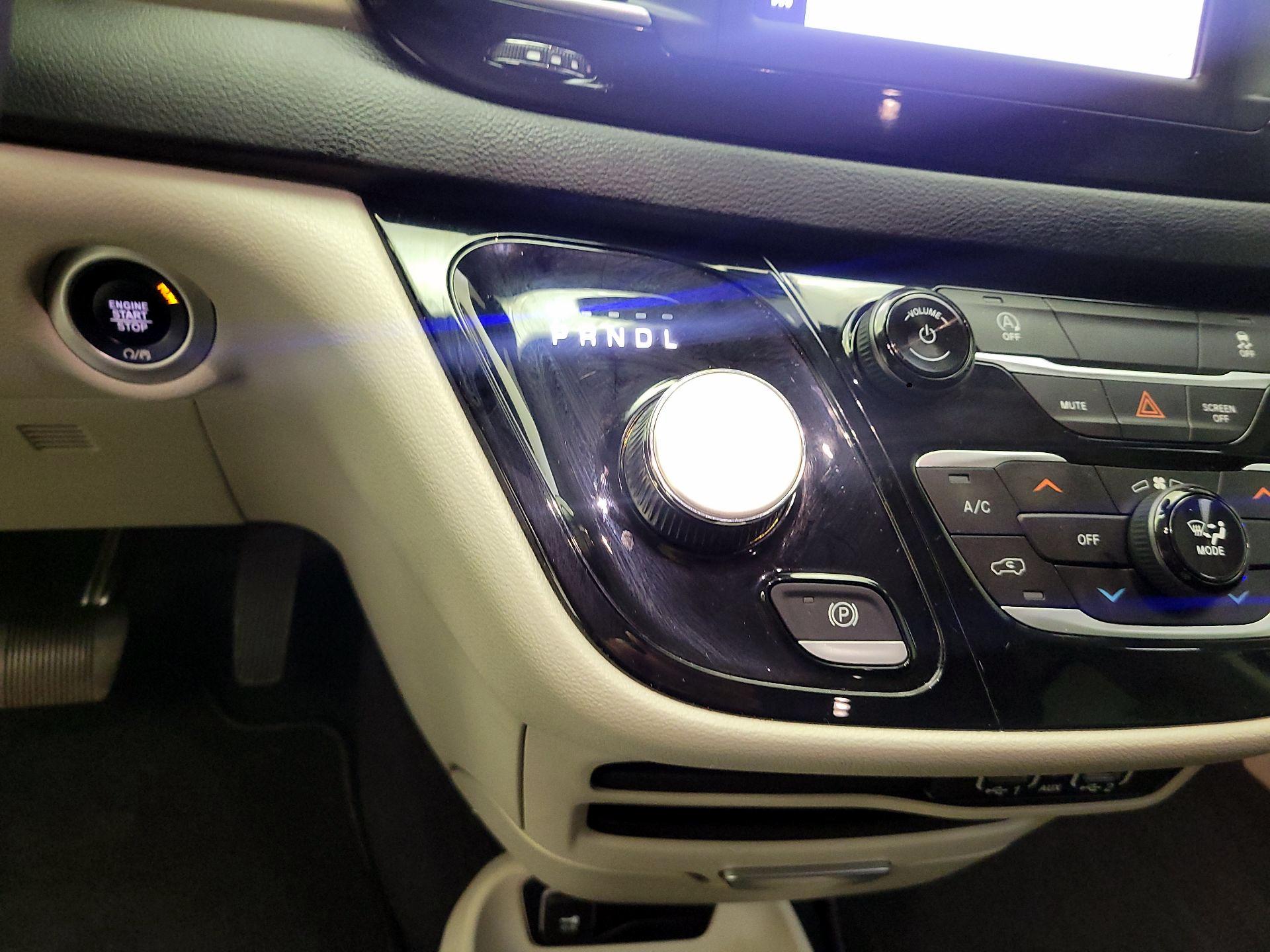 Thumbnail: 2023 Chrysler Voyager - 15