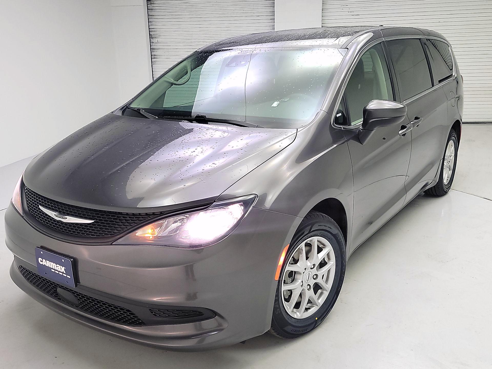 Thumbnail: 2023 Chrysler Voyager - 3