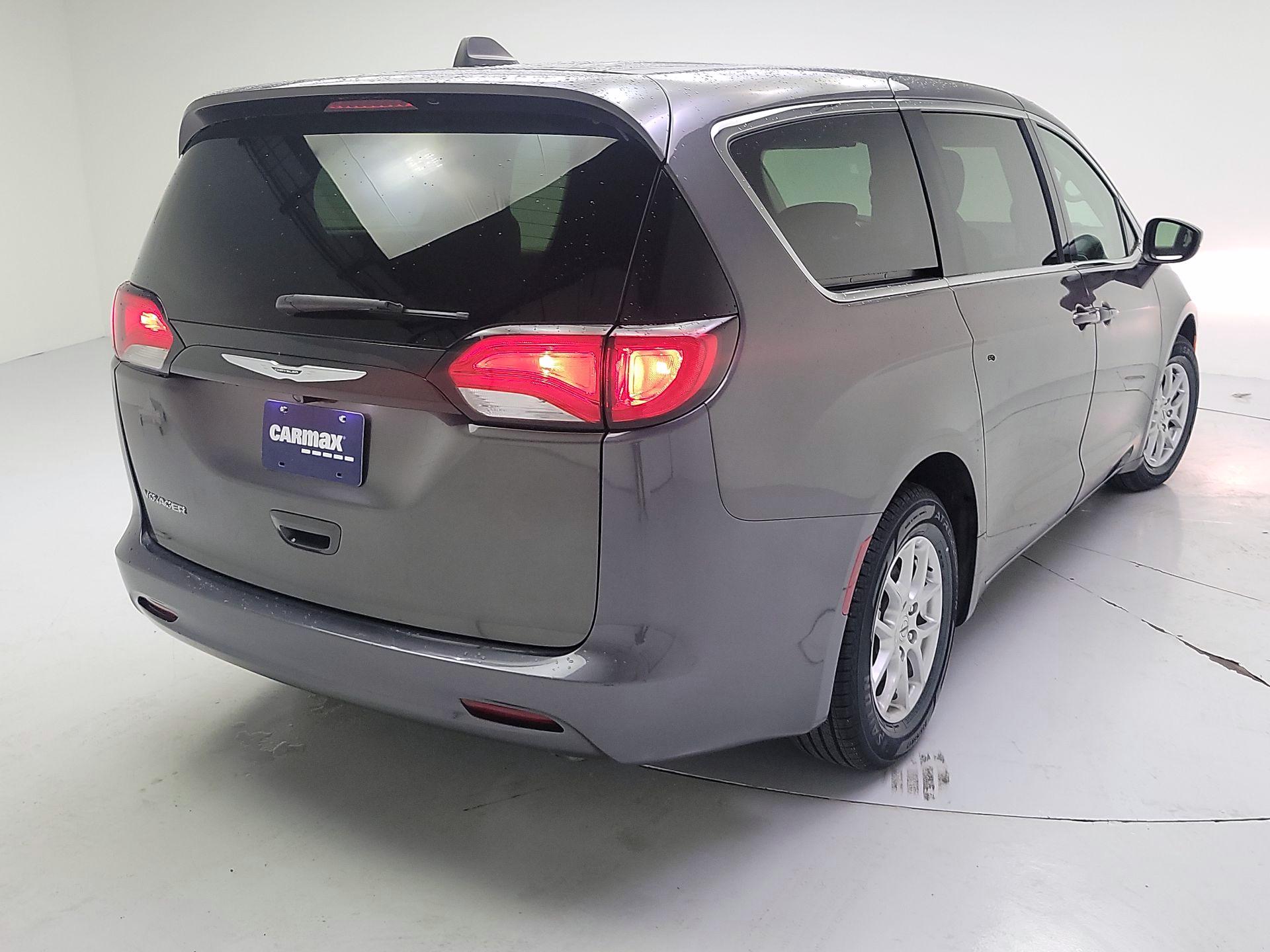 Thumbnail: 2023 Chrysler Voyager - 5