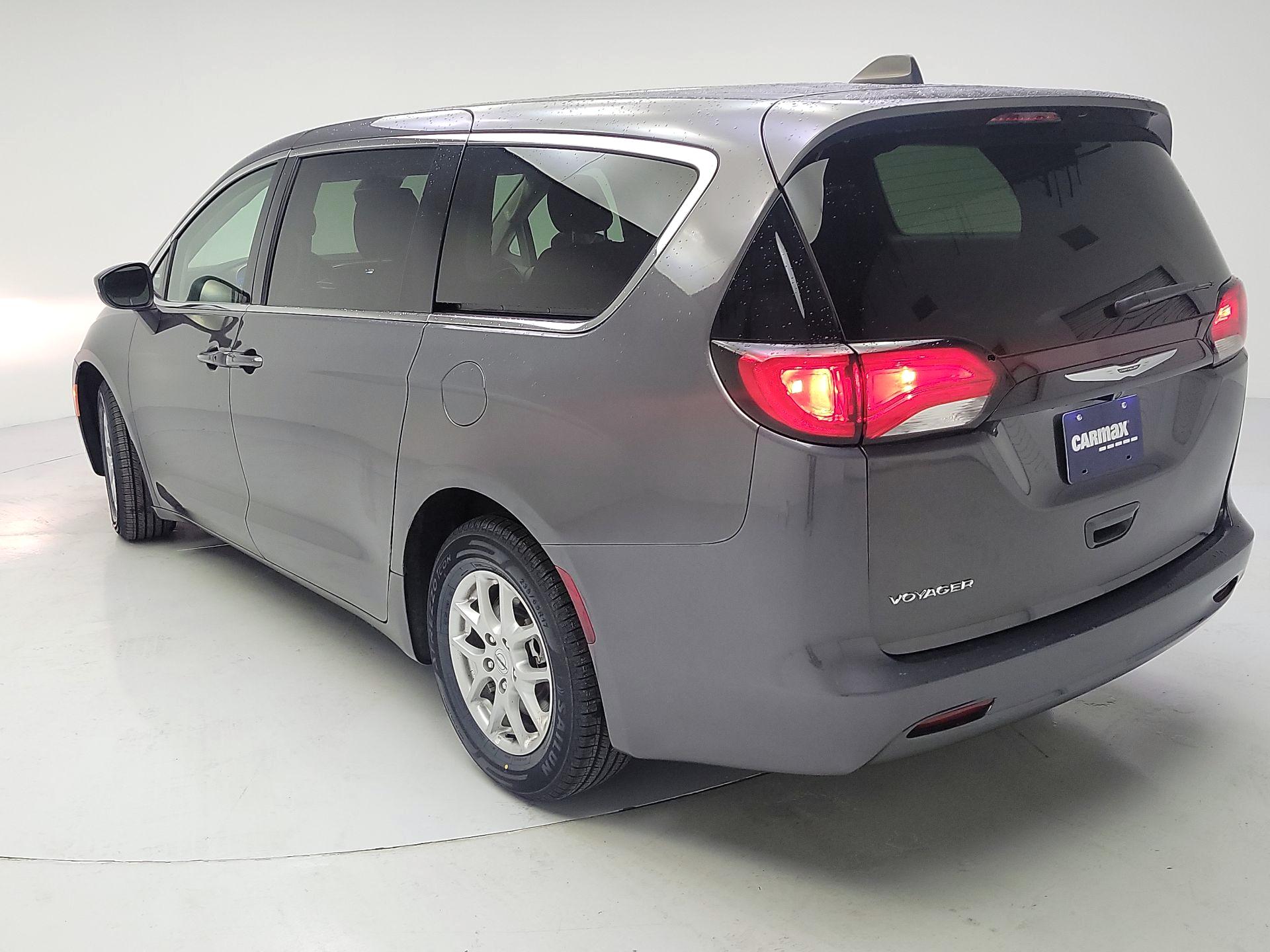 Thumbnail: 2023 Chrysler Voyager - 7