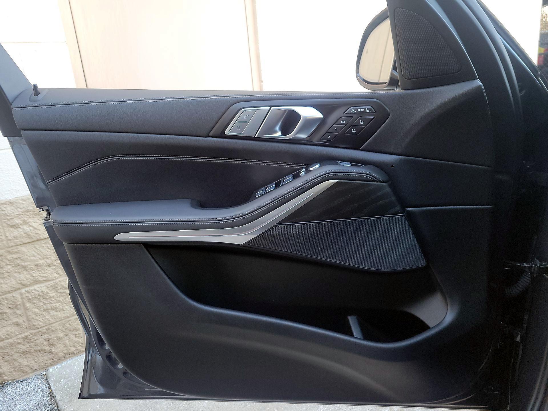 Thumbnail: 2022 BMW X7 - 10