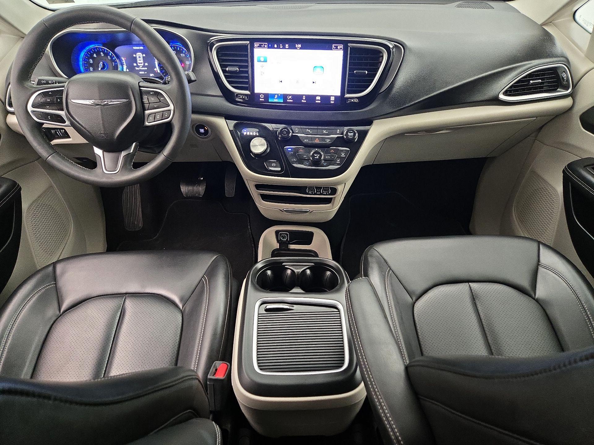 Thumbnail: 2023 Chrysler Pacifica - 9