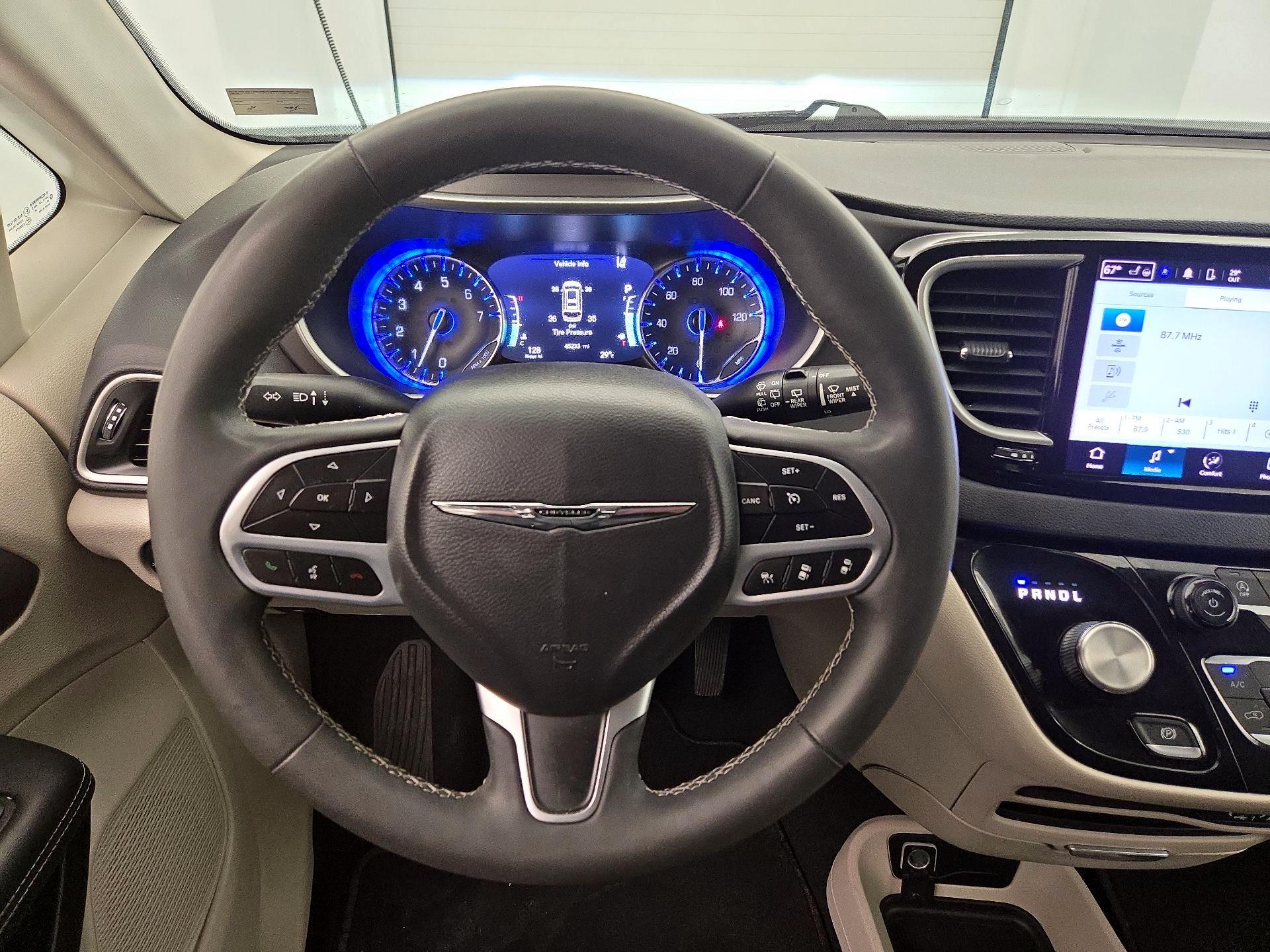 Thumbnail: 2023 Chrysler Pacifica - 10