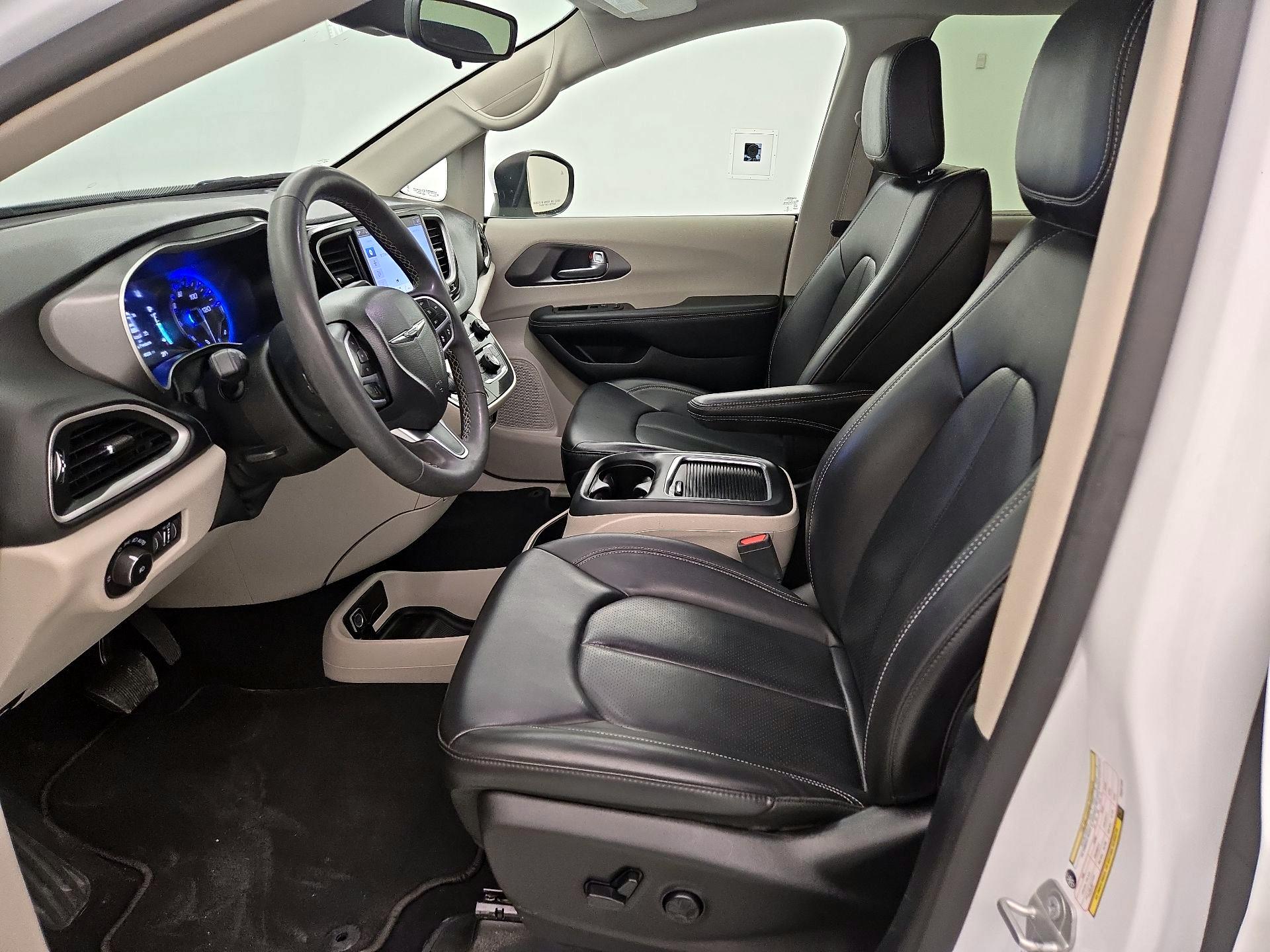 Thumbnail: 2023 Chrysler Pacifica - 11