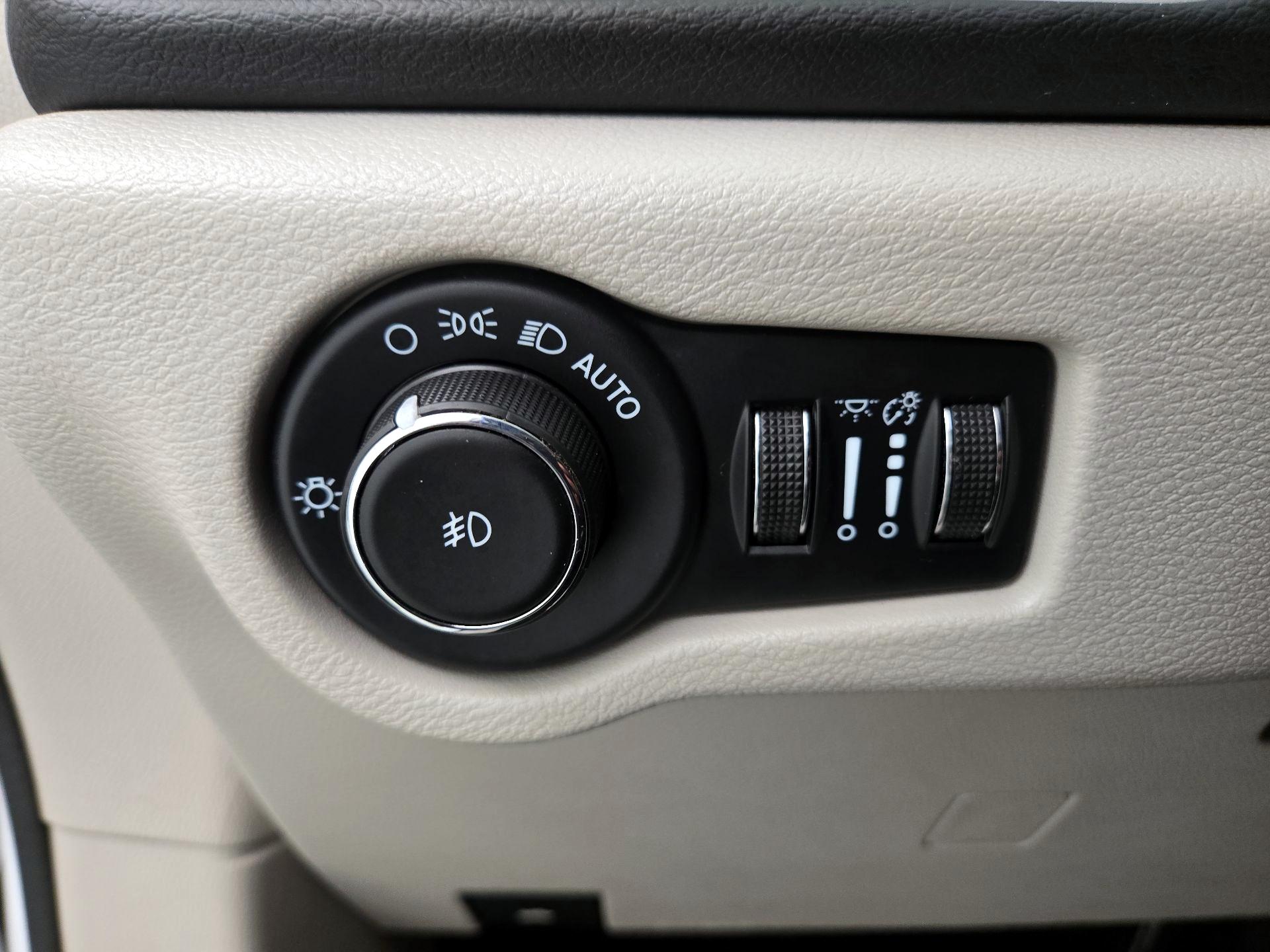 Thumbnail: 2023 Chrysler Pacifica - 13