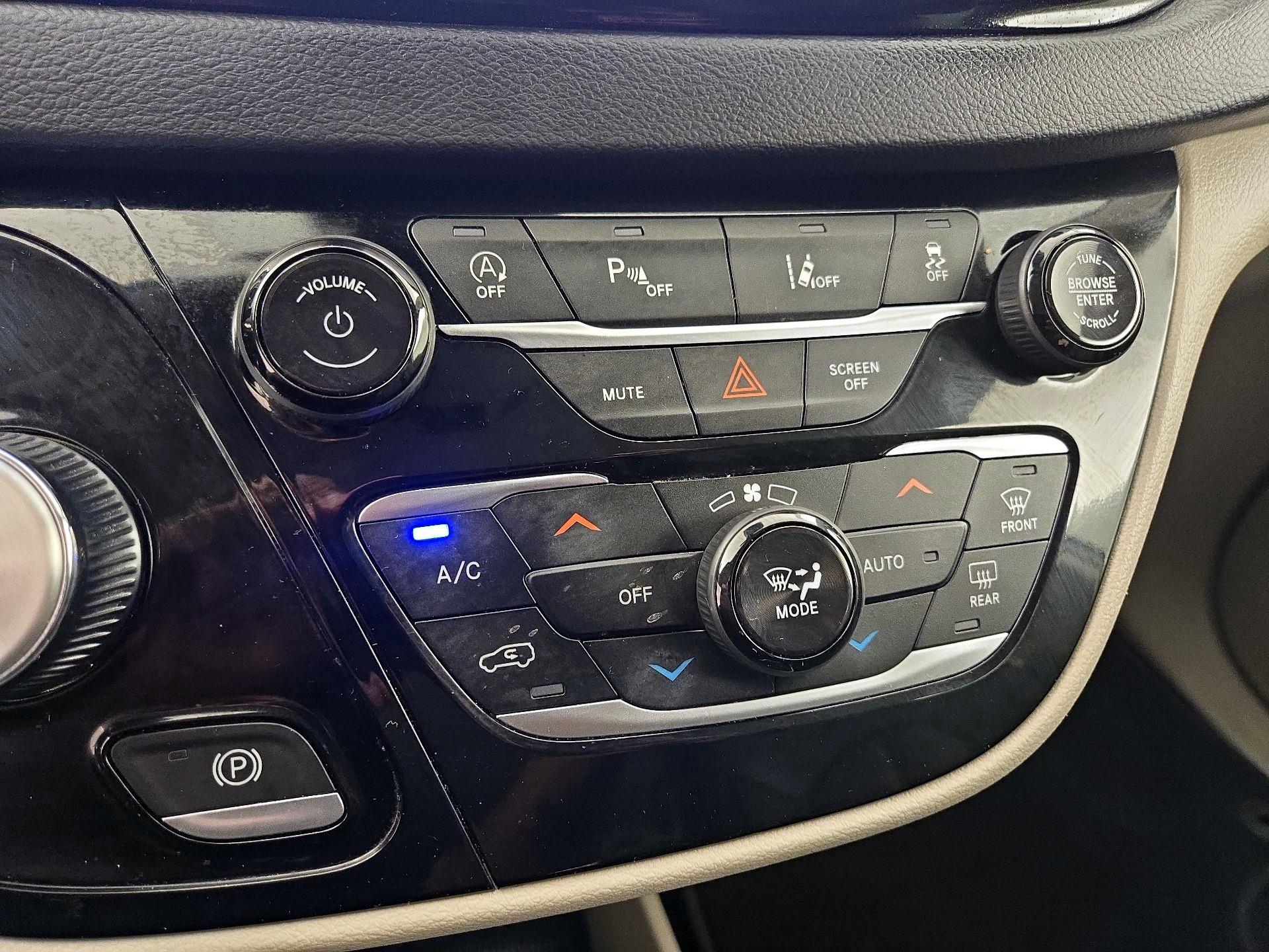 Thumbnail: 2023 Chrysler Pacifica - 16