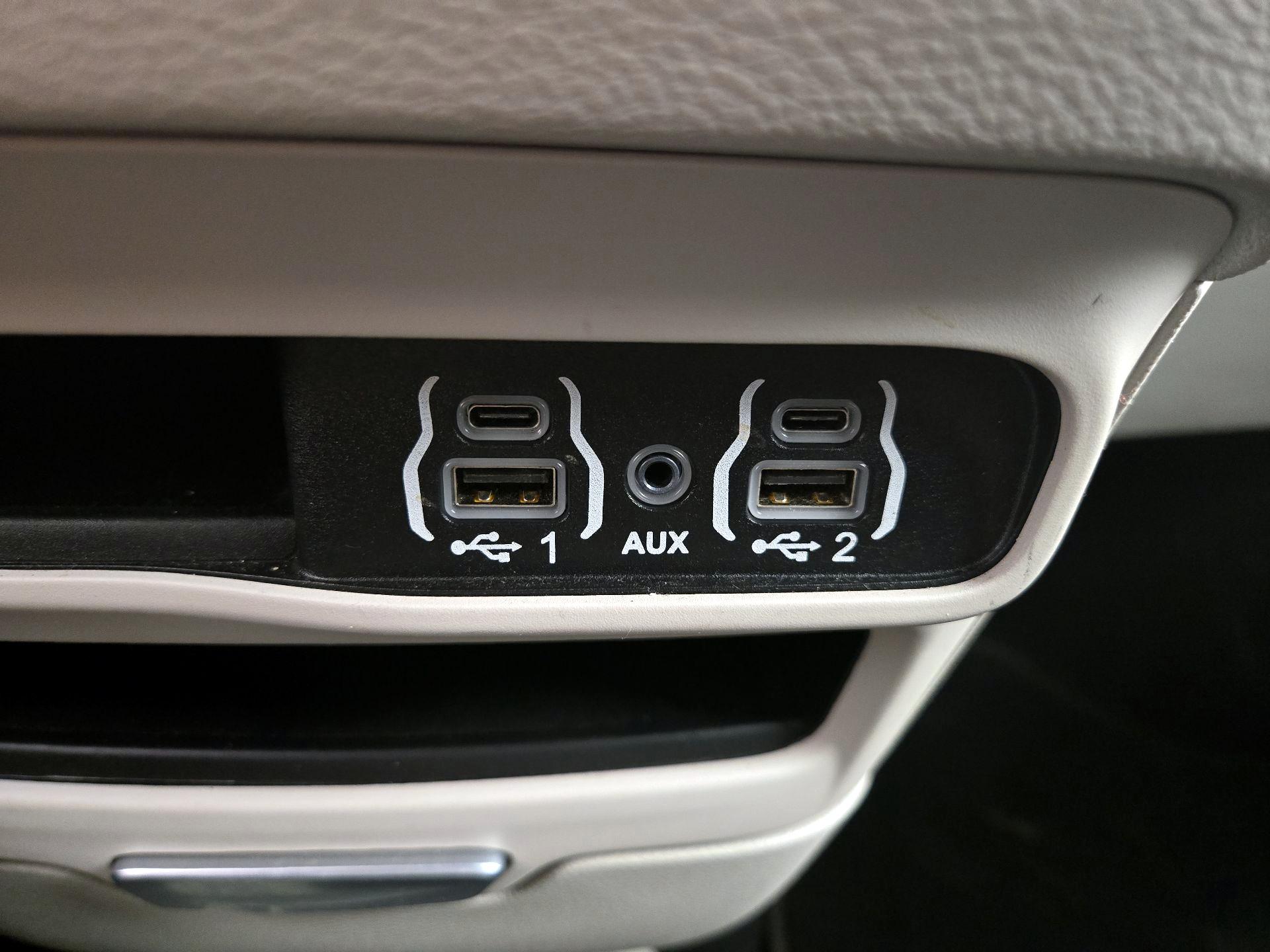 Thumbnail: 2023 Chrysler Pacifica - 18