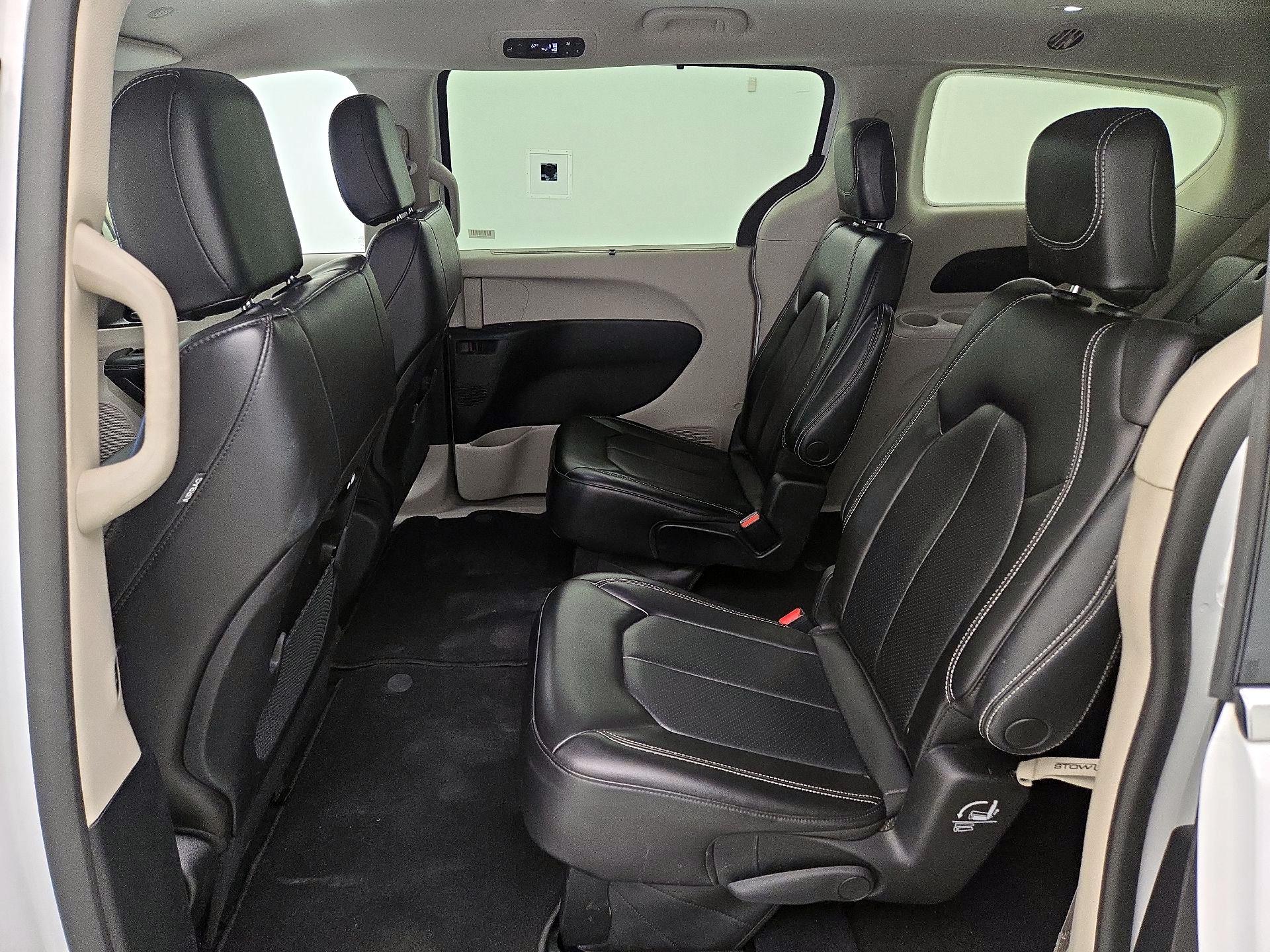 Thumbnail: 2023 Chrysler Pacifica - 19