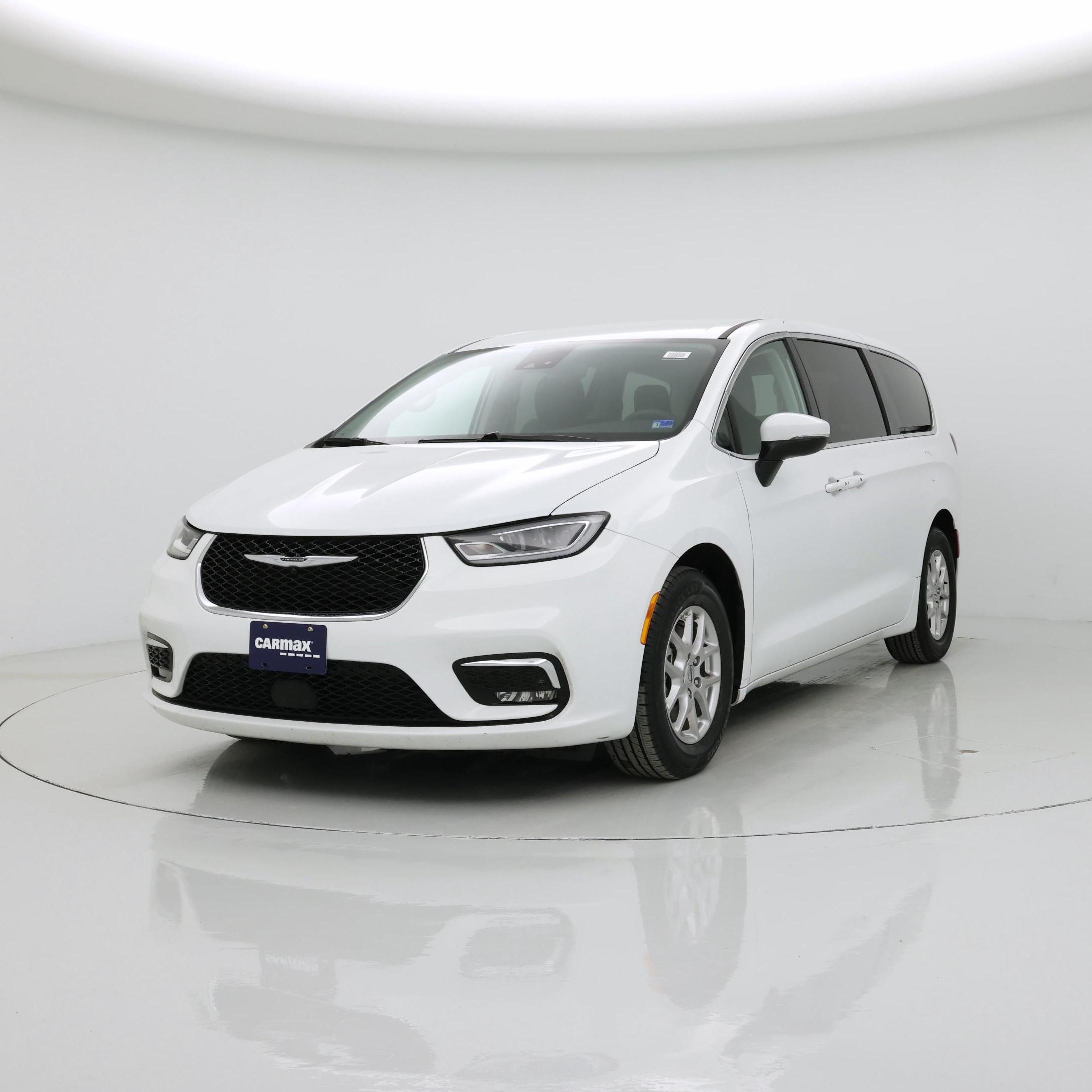 Thumbnail: 2023 Chrysler Pacifica - 4