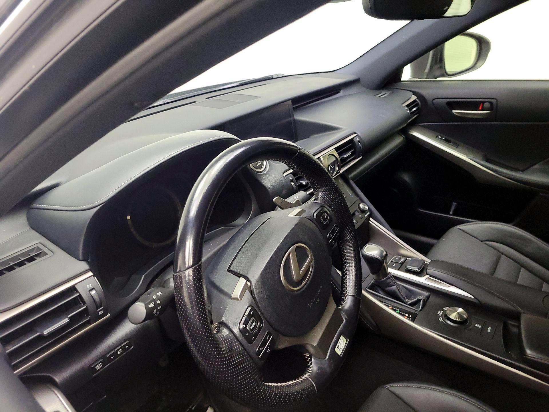 Thumbnail: 2017 Lexus IS - 9