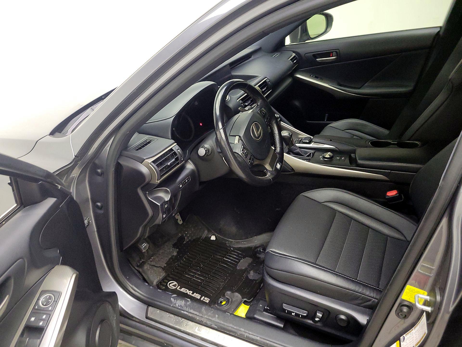 Thumbnail: 2017 Lexus IS - 11