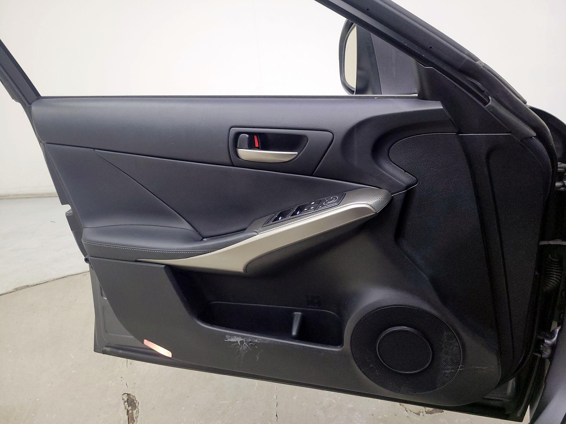 Thumbnail: 2017 Lexus IS - 12