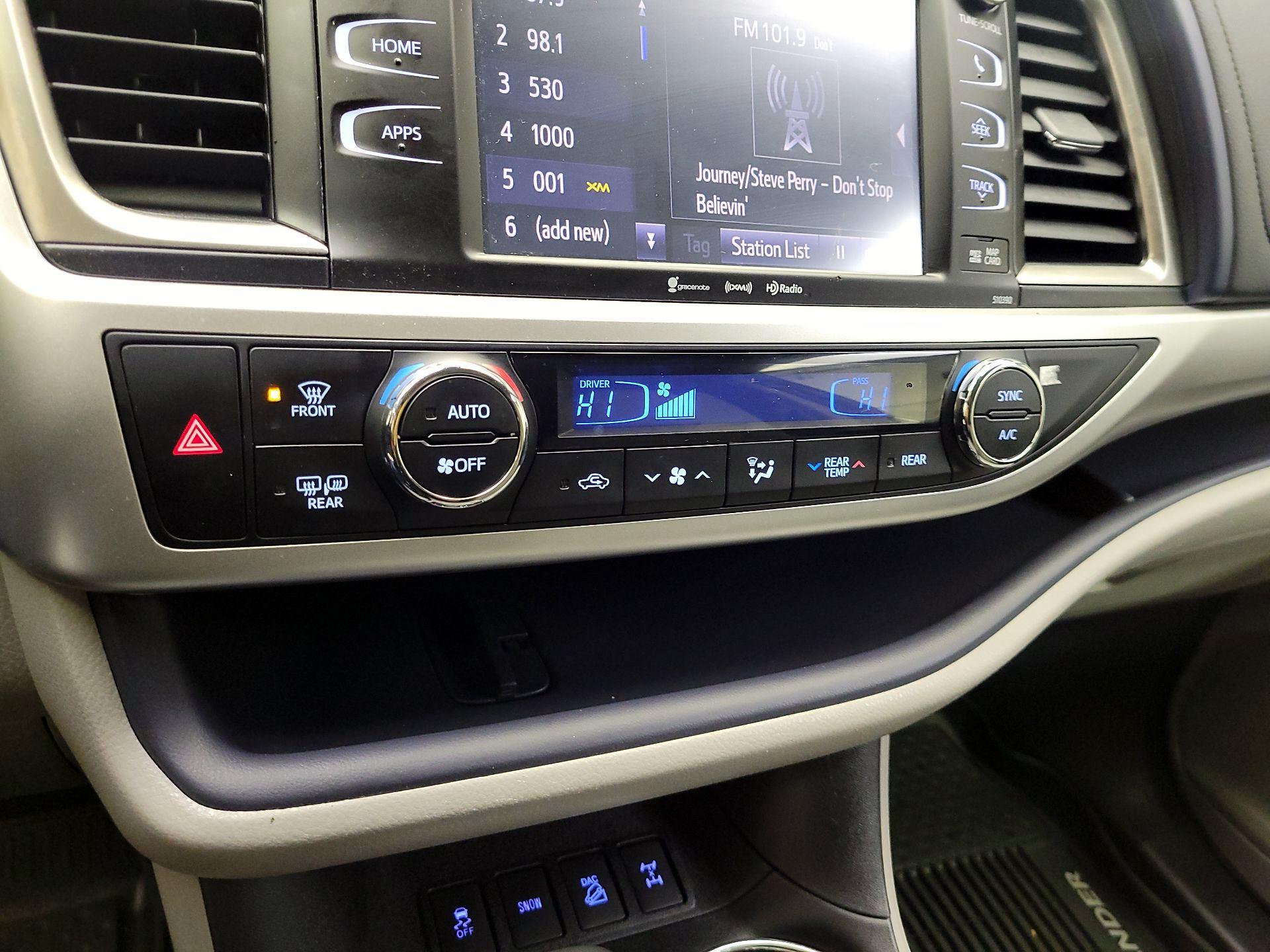 Thumbnail: 2019 Toyota Highlander - 17