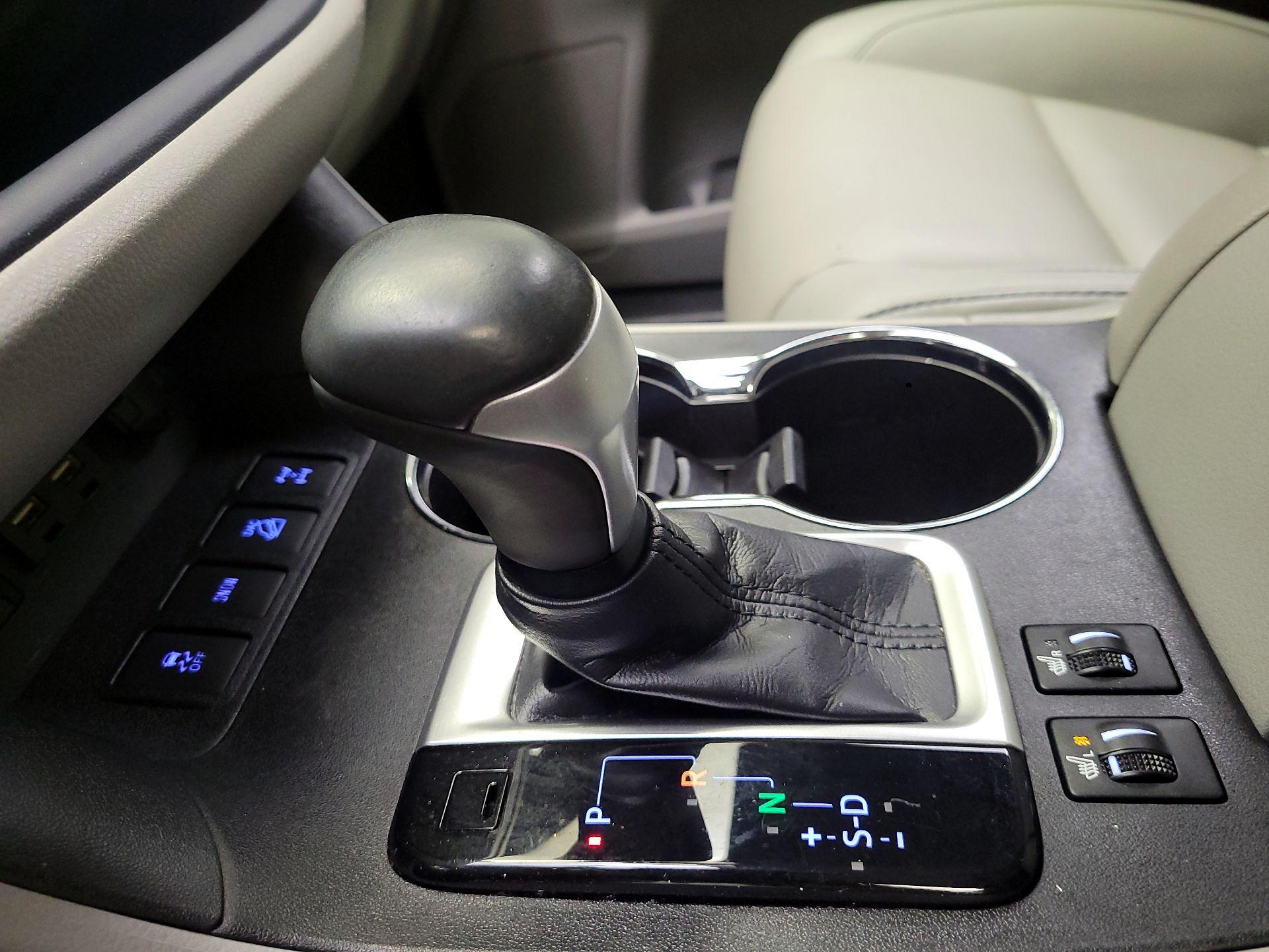 Thumbnail: 2019 Toyota Highlander - 18