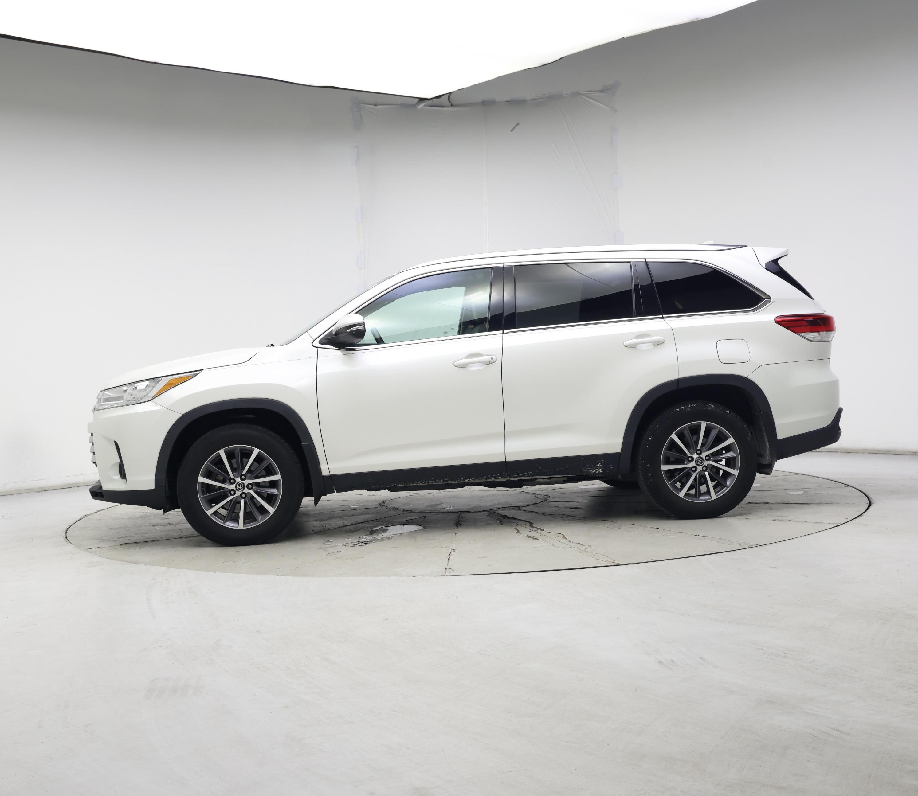 Thumbnail: 2019 Toyota Highlander - 3