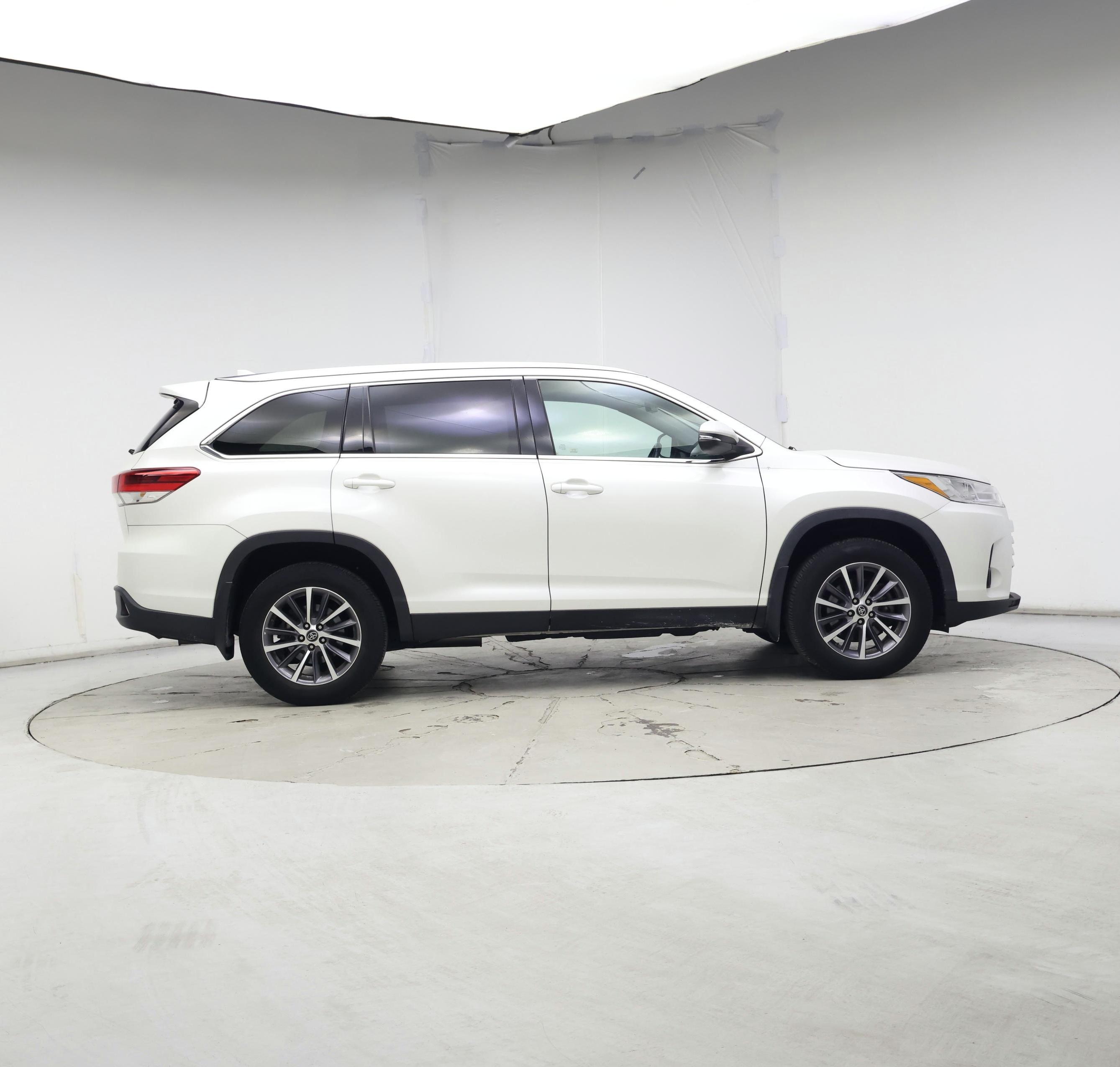 Thumbnail: 2019 Toyota Highlander - 7