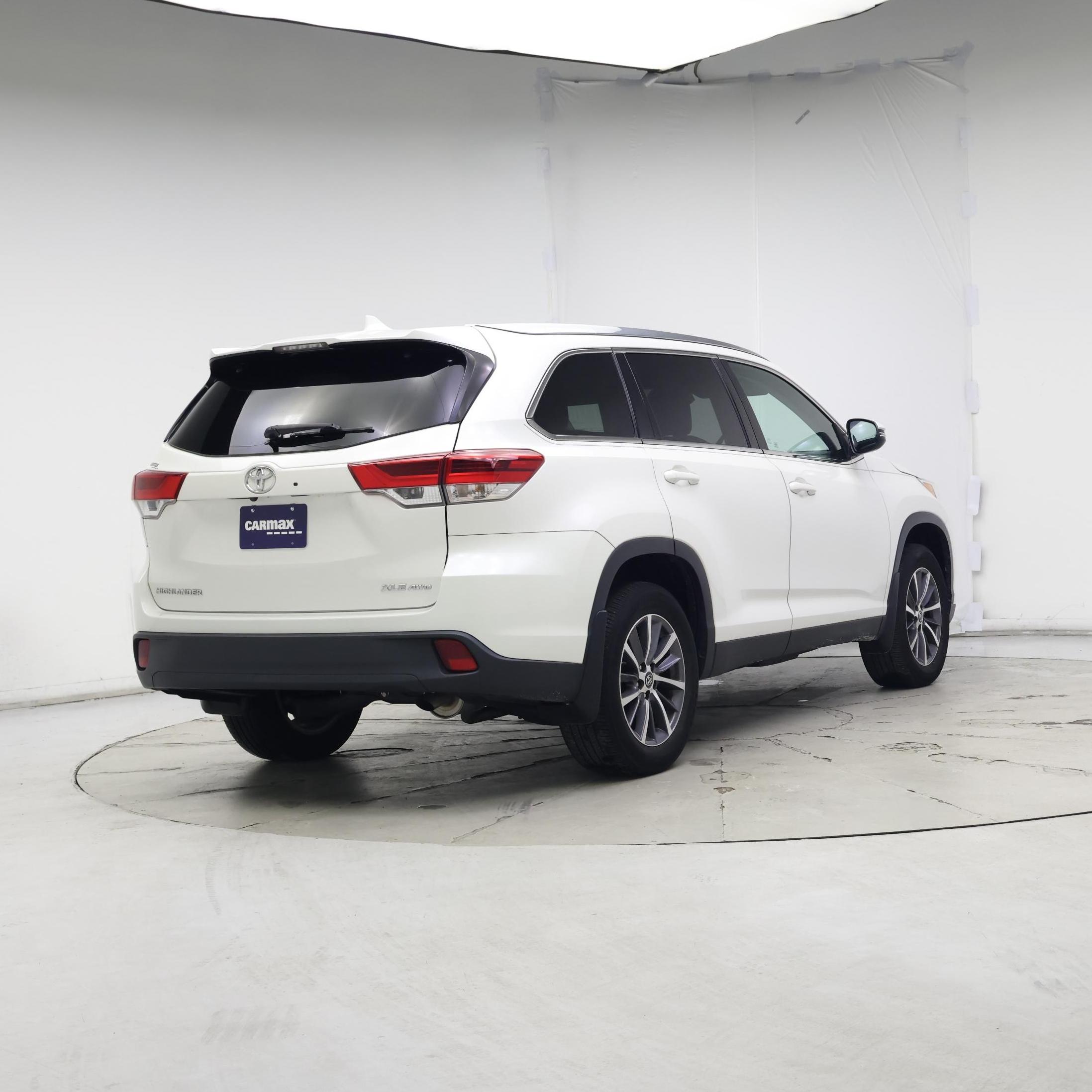 Thumbnail: 2019 Toyota Highlander - 8