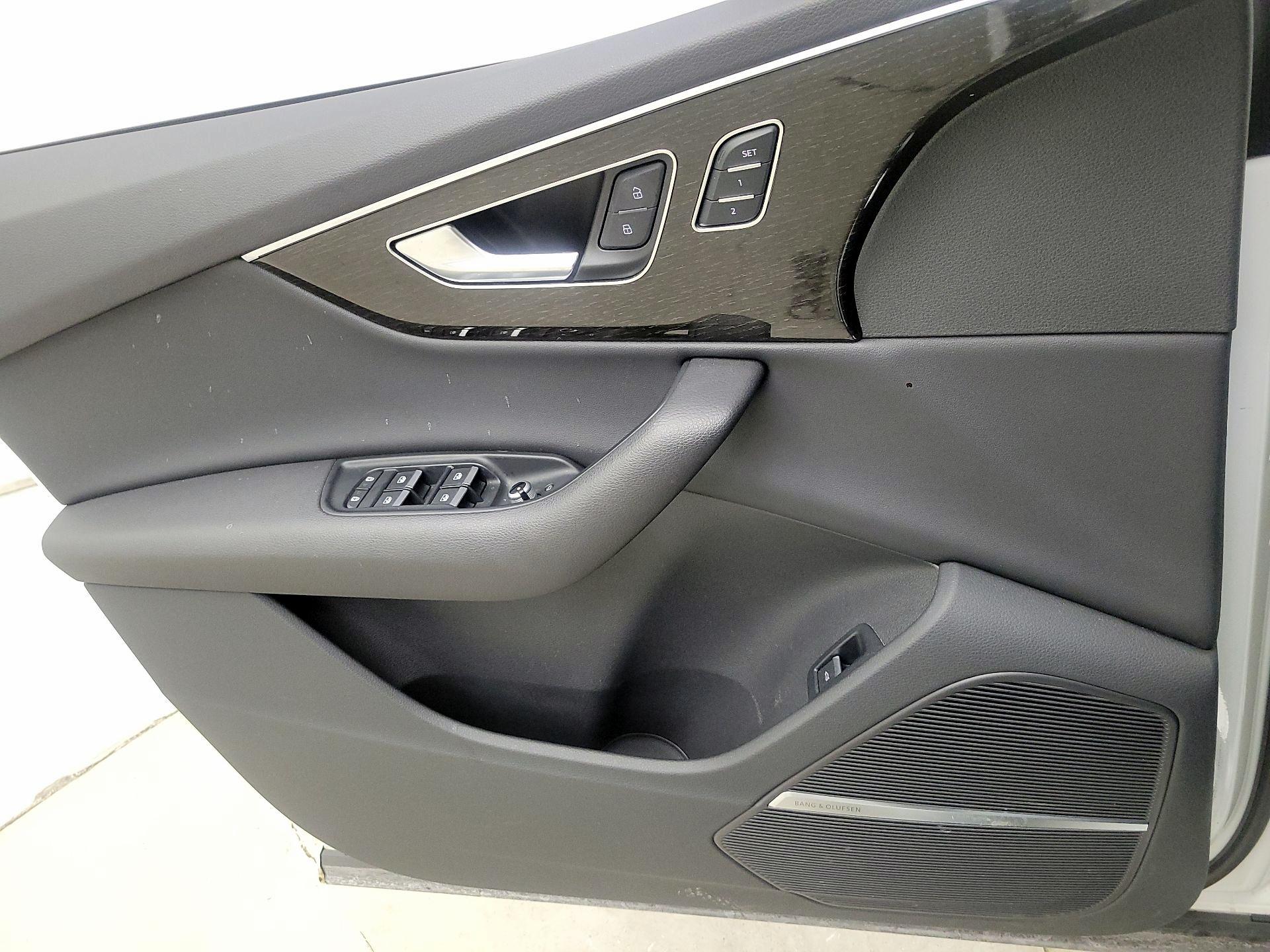 Thumbnail: 2022 Audi Q7 - 12