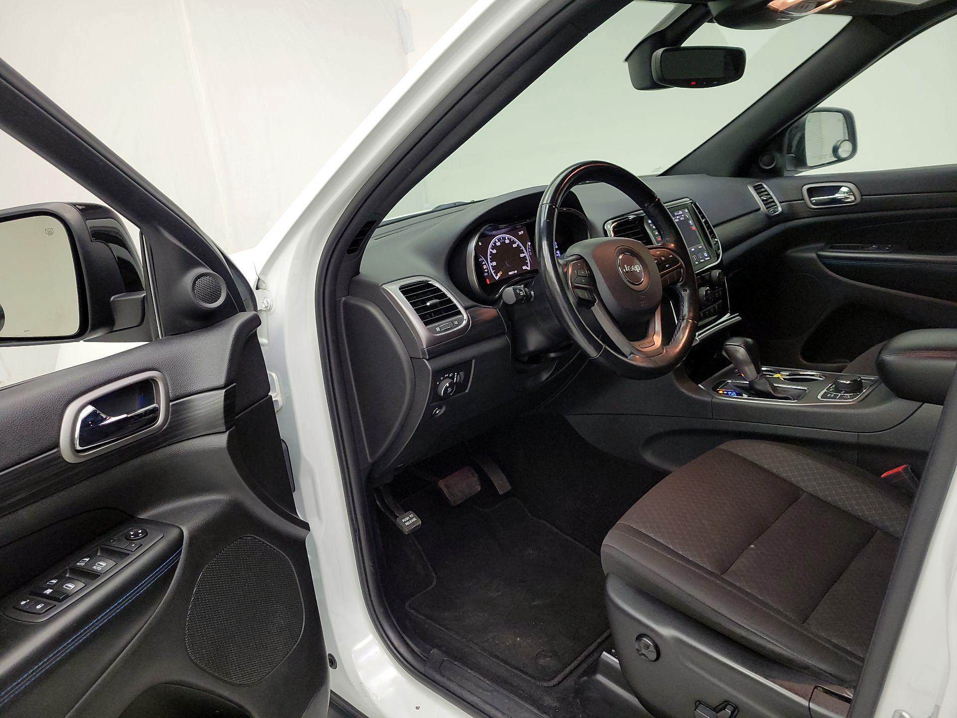 Thumbnail: 2020 Jeep Grand Cherokee - 9