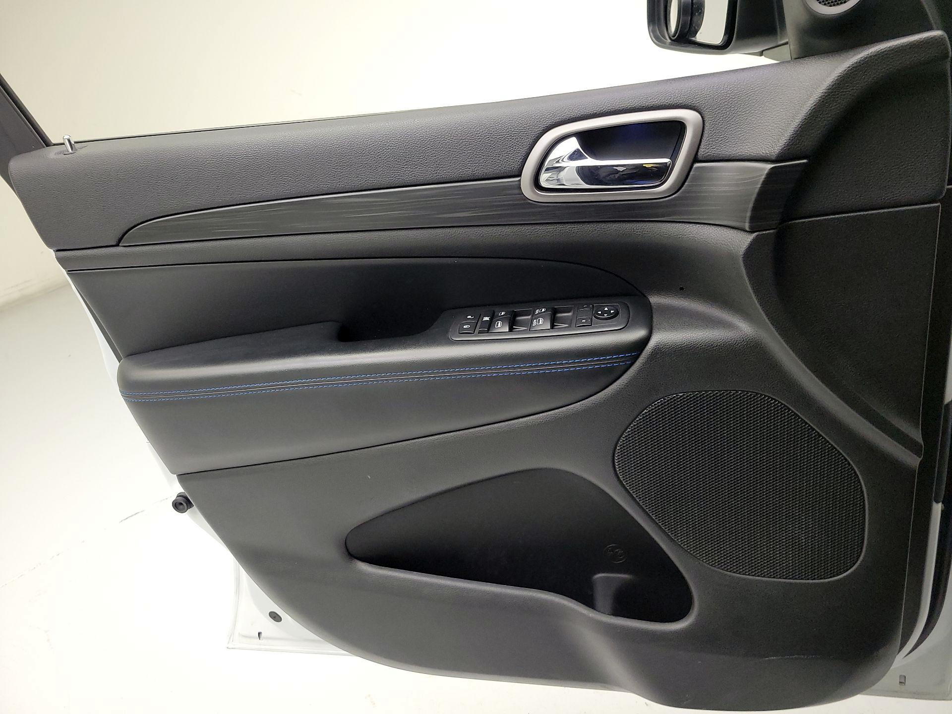 Thumbnail: 2020 Jeep Grand Cherokee - 10