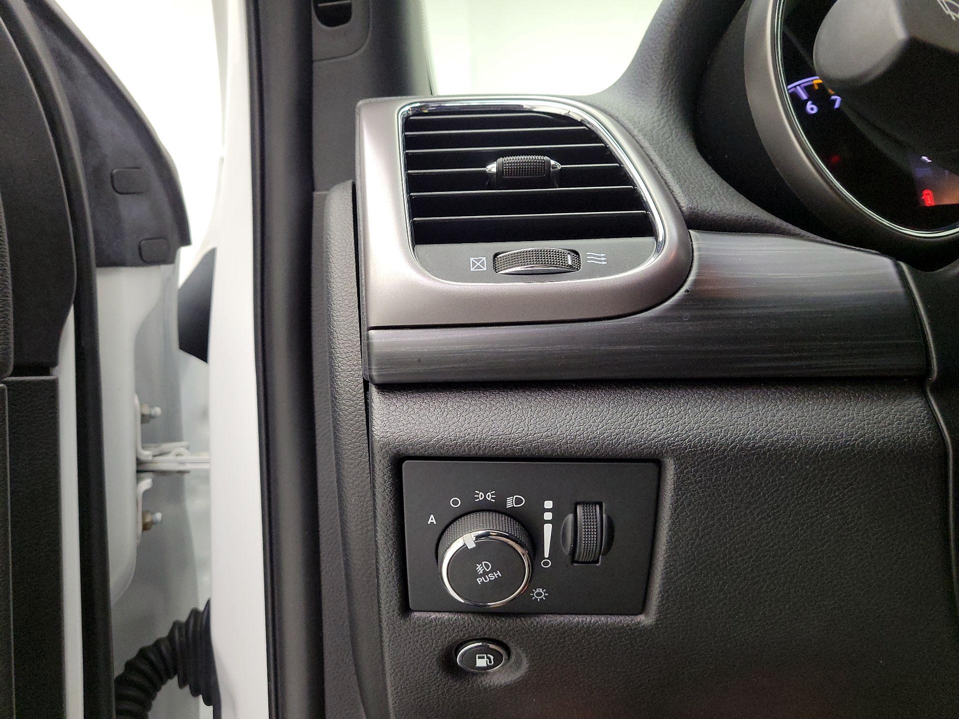 Thumbnail: 2020 Jeep Grand Cherokee - 11