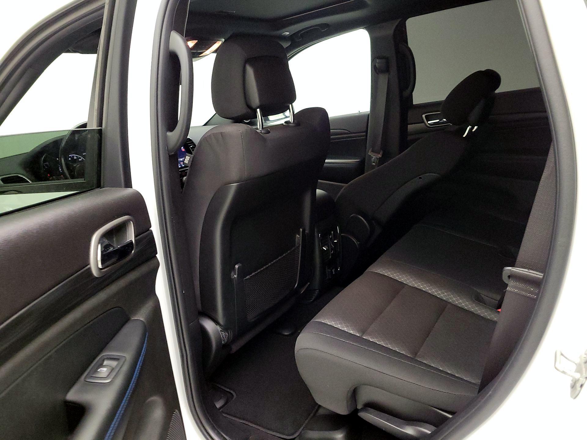 Thumbnail: 2020 Jeep Grand Cherokee - 17