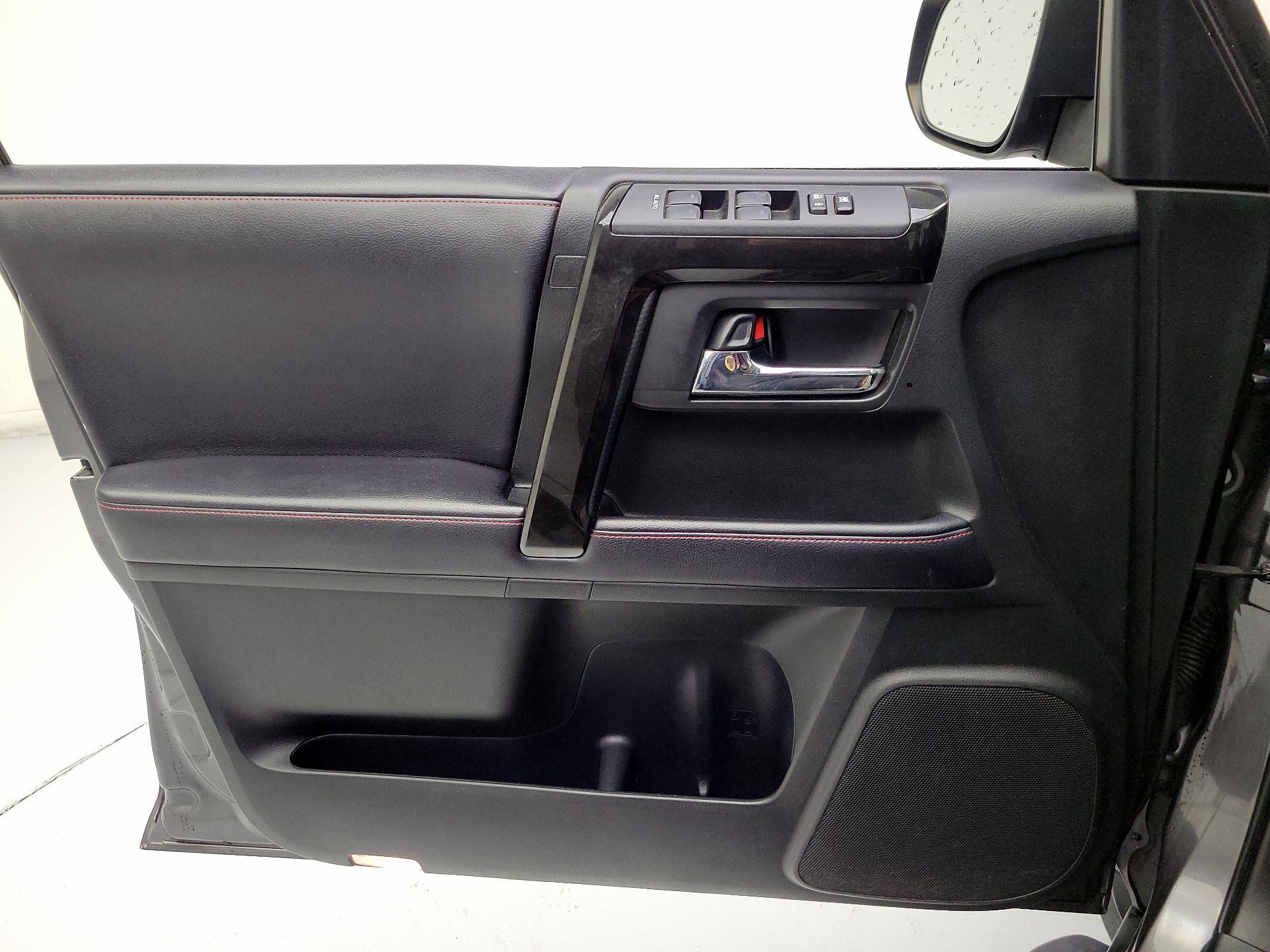 Thumbnail: 2018 Toyota 4Runner - 10