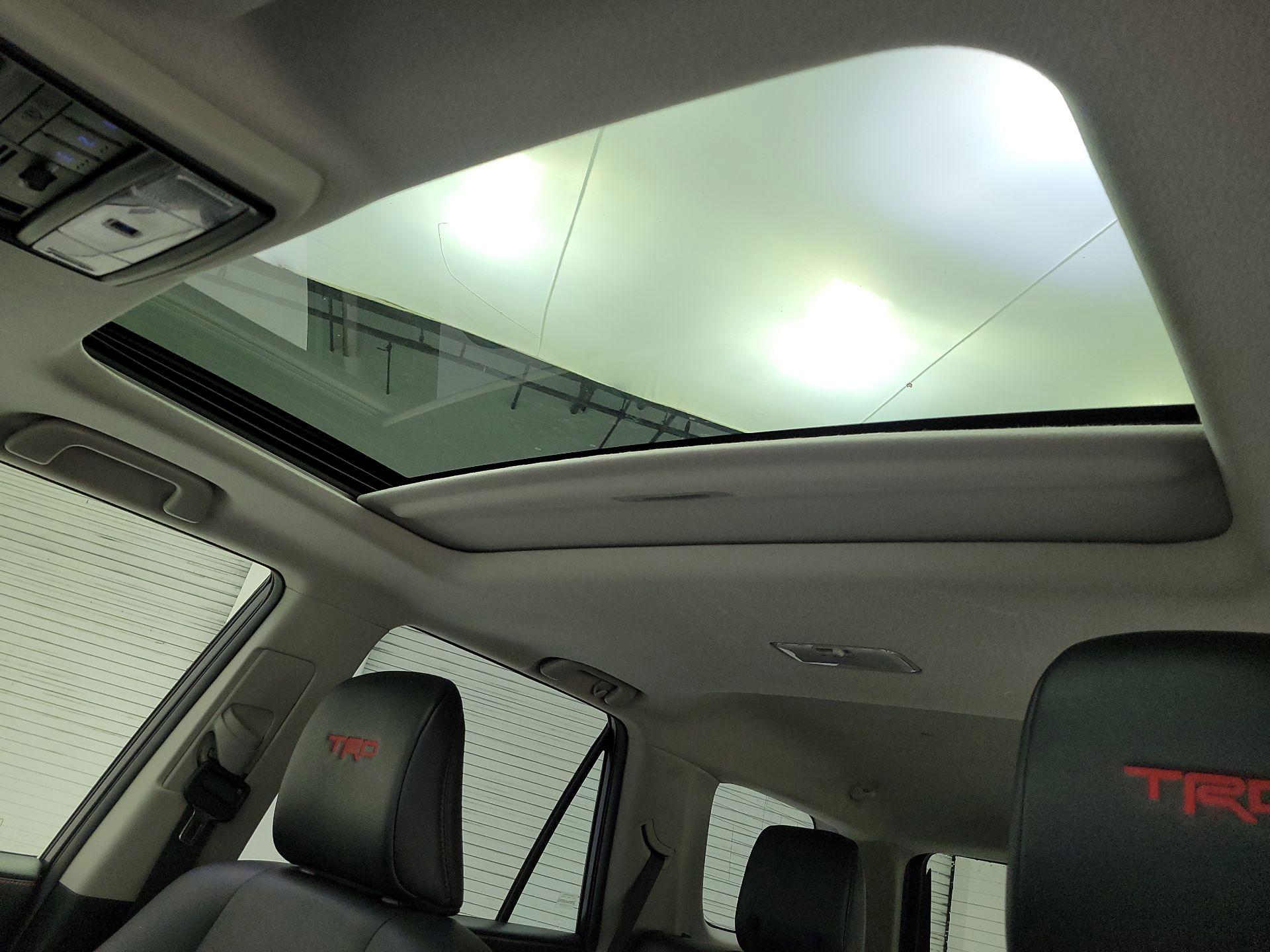 Thumbnail: 2018 Toyota 4Runner - 18