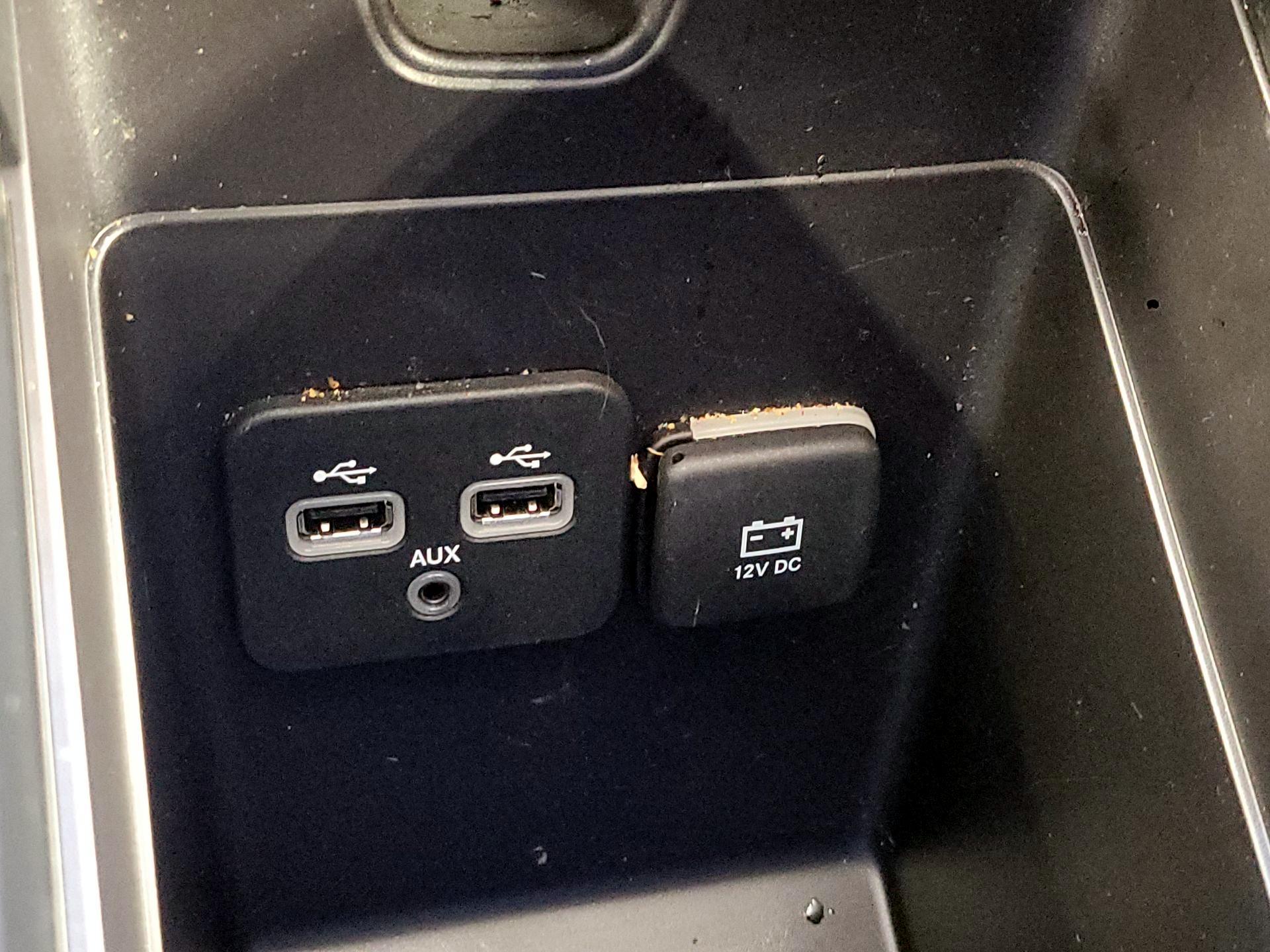 Thumbnail: 2017 Chrysler 200 - 16