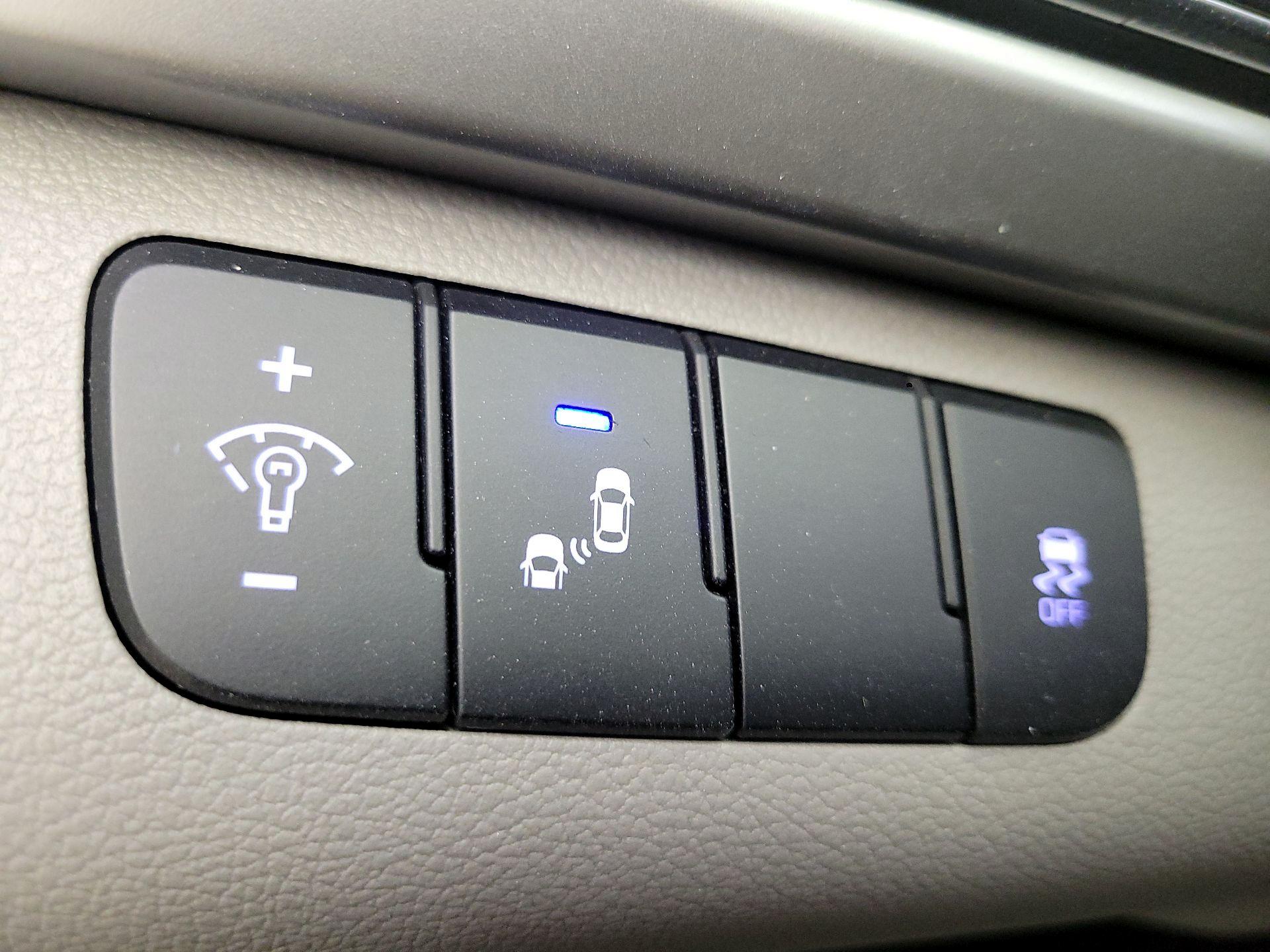 Thumbnail: 2018 Hyundai Elantra - 13