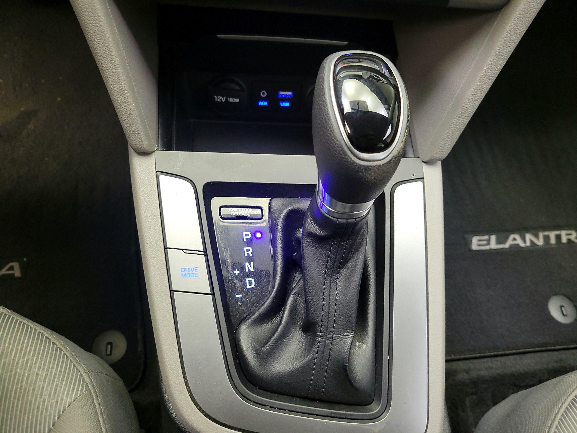 Thumbnail: 2018 Hyundai Elantra - 17