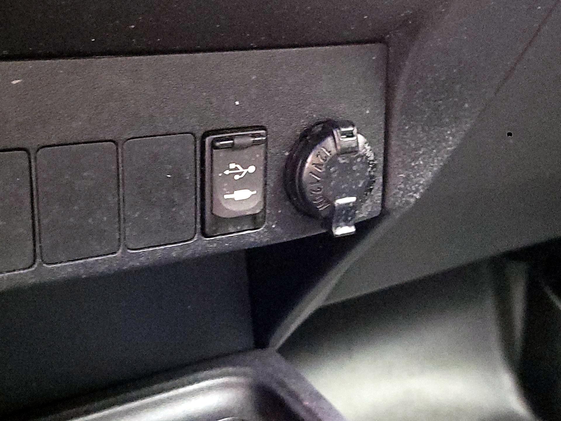 Thumbnail: 2018 Toyota RAV4 - 16