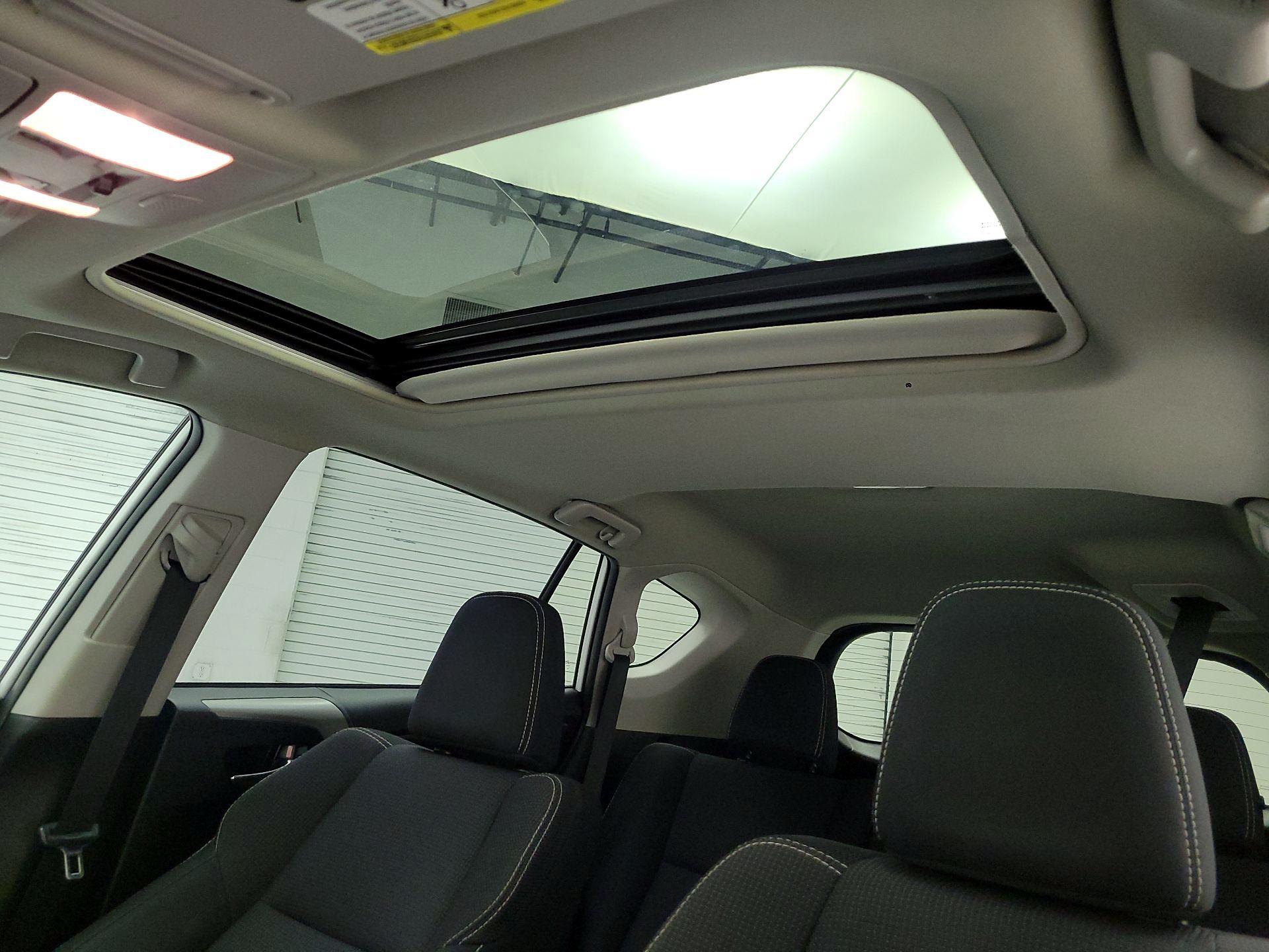 Thumbnail: 2018 Toyota RAV4 - 17