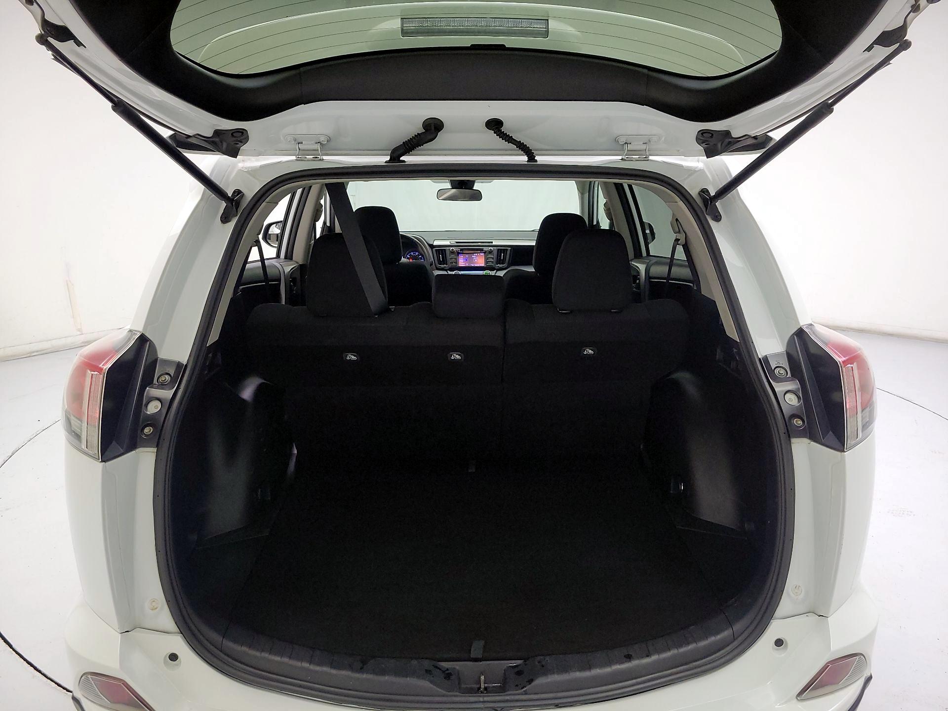 Thumbnail: 2018 Toyota RAV4 - 19