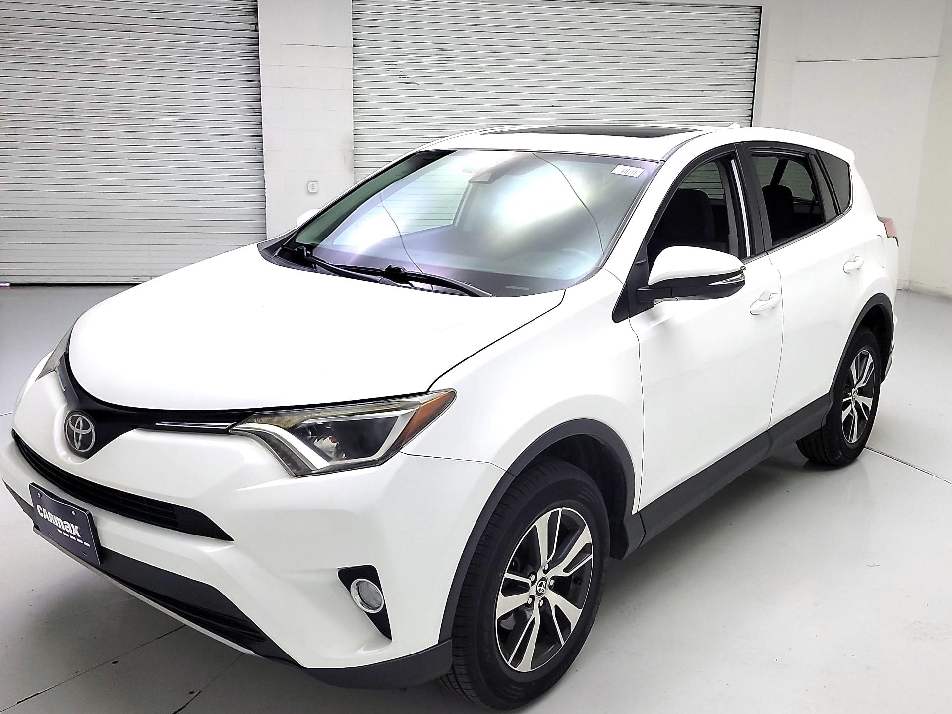 Thumbnail: 2018 Toyota RAV4 - 3