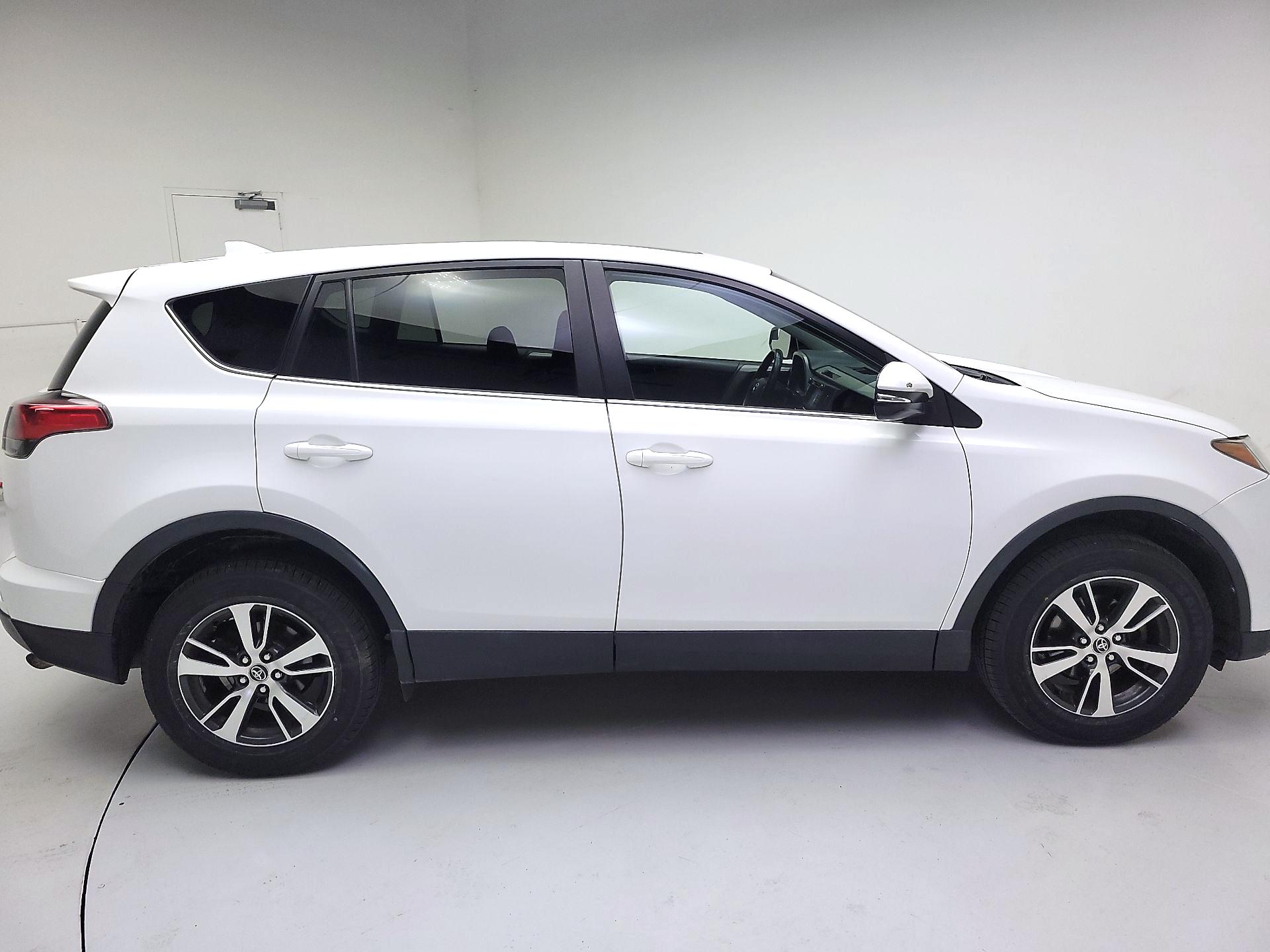 Thumbnail: 2018 Toyota RAV4 - 4