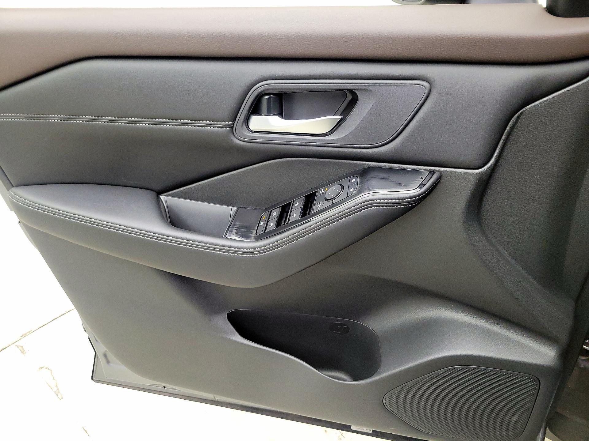 Thumbnail: 2023 Nissan Rogue - 12