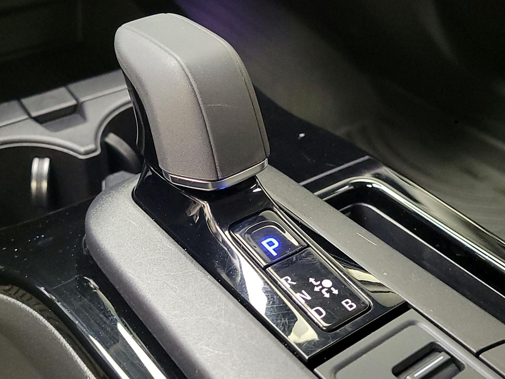 Thumbnail: 2024 Toyota Prius - 17