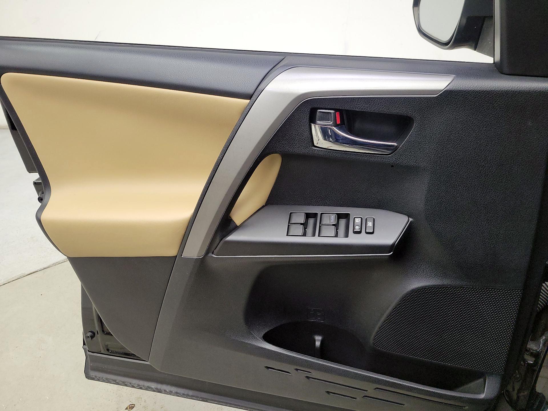 Thumbnail: 2017 Toyota RAV4 - 12