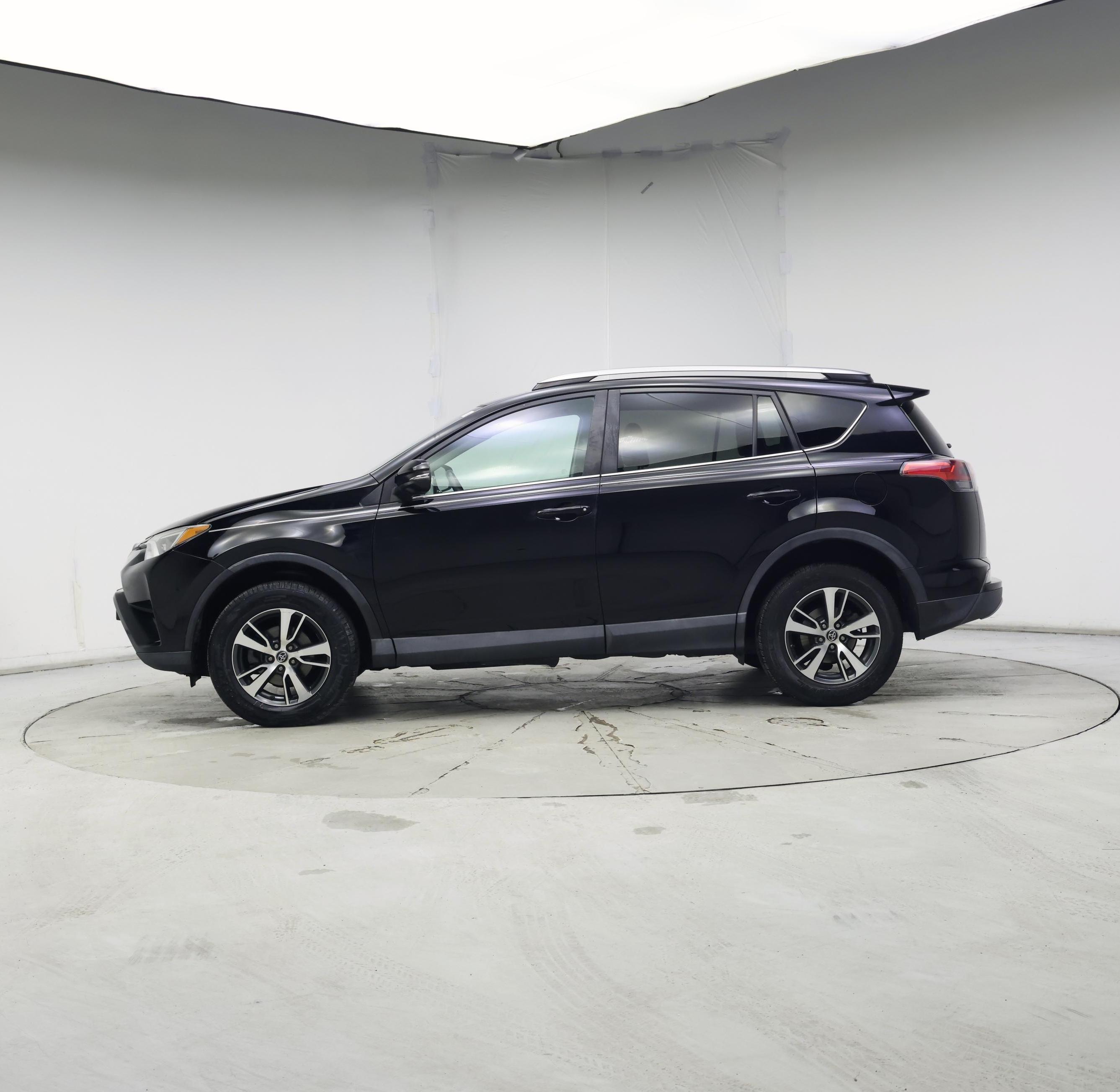 Thumbnail: 2017 Toyota RAV4 - 3