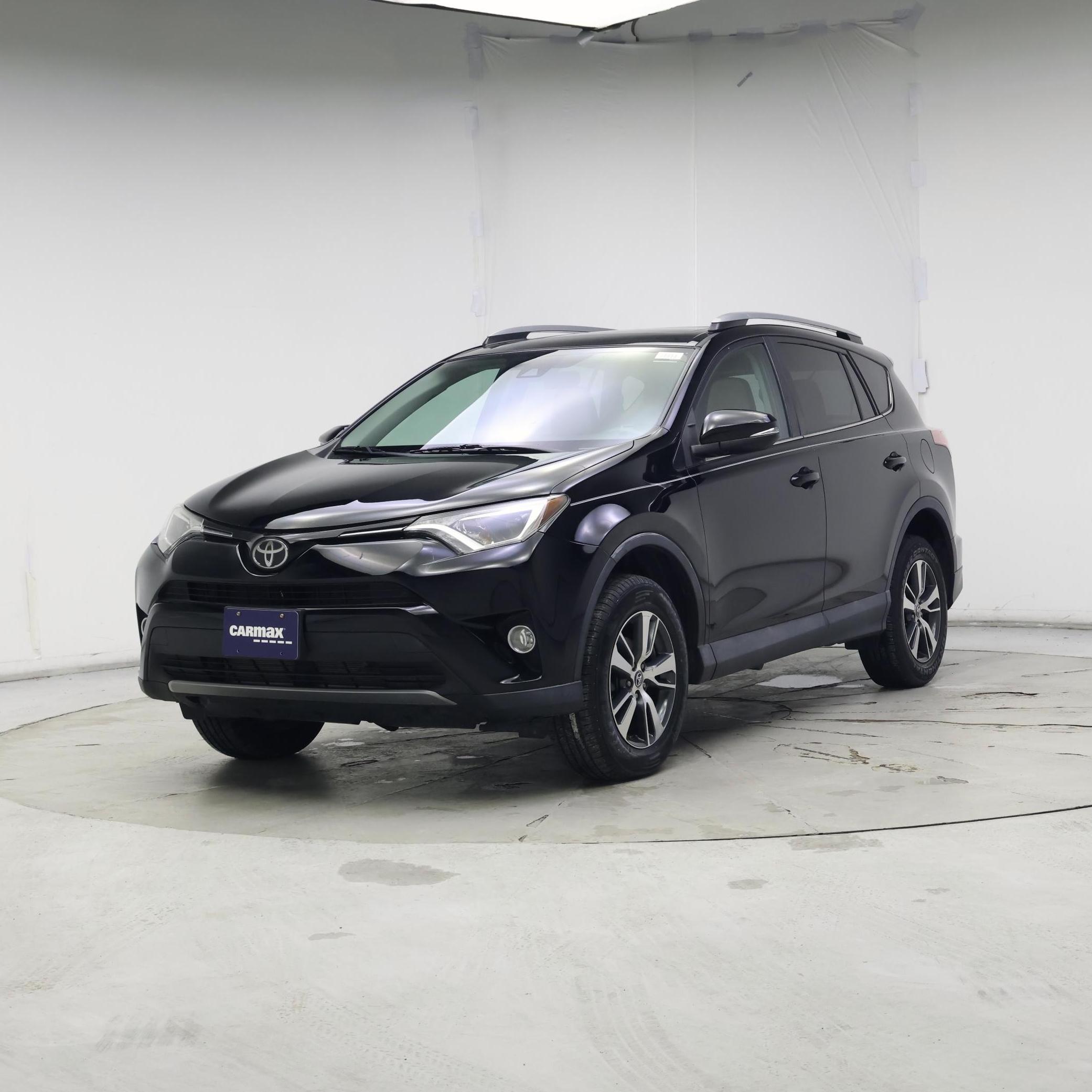 Thumbnail: 2017 Toyota RAV4 - 4