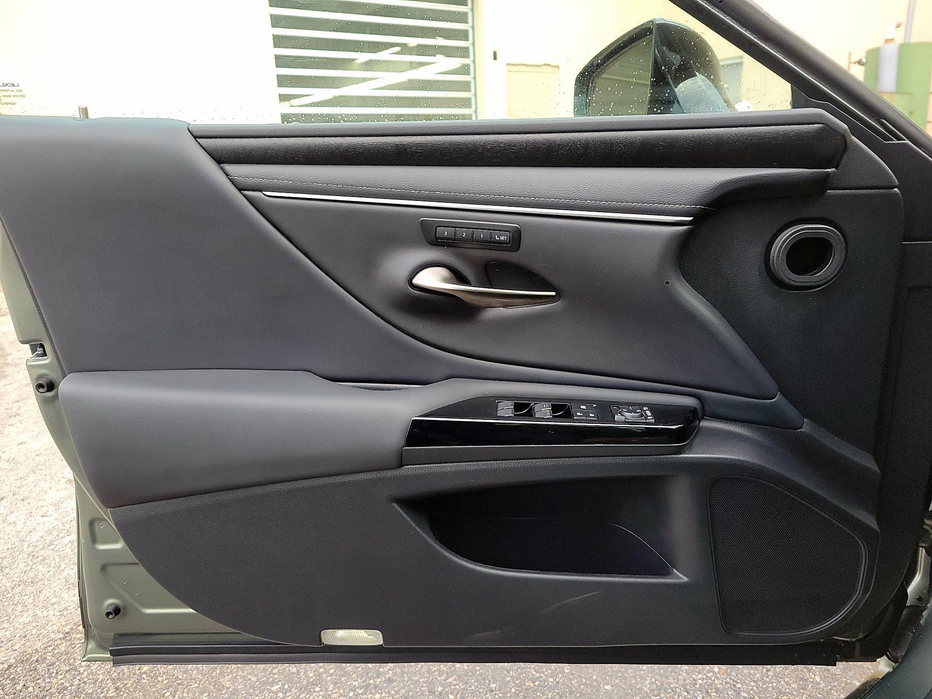 Thumbnail: 2025 Lexus ES - 10