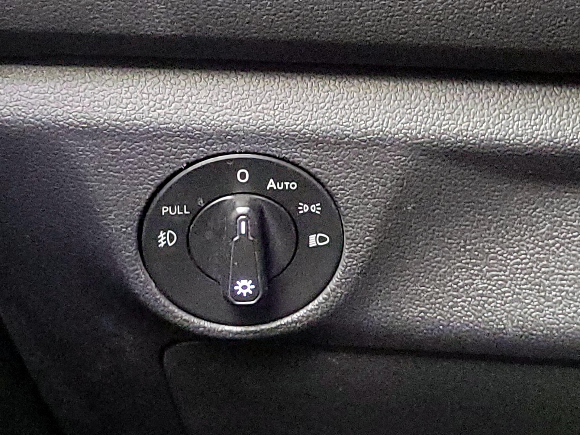 Thumbnail: 2019 Volkswagen Jetta - 13