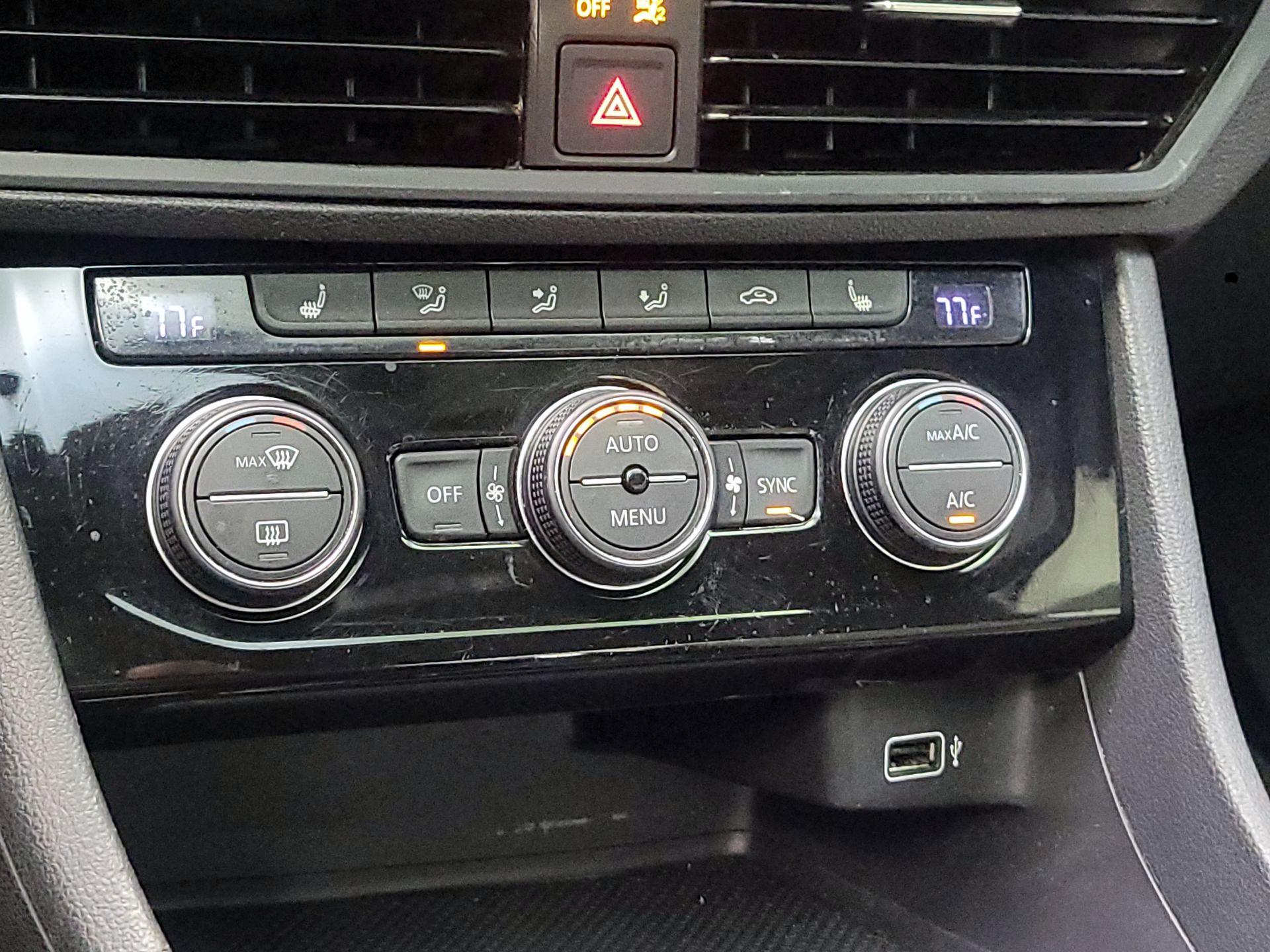 Thumbnail: 2019 Volkswagen Jetta - 16