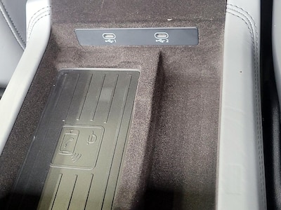 USB/AUX Ports