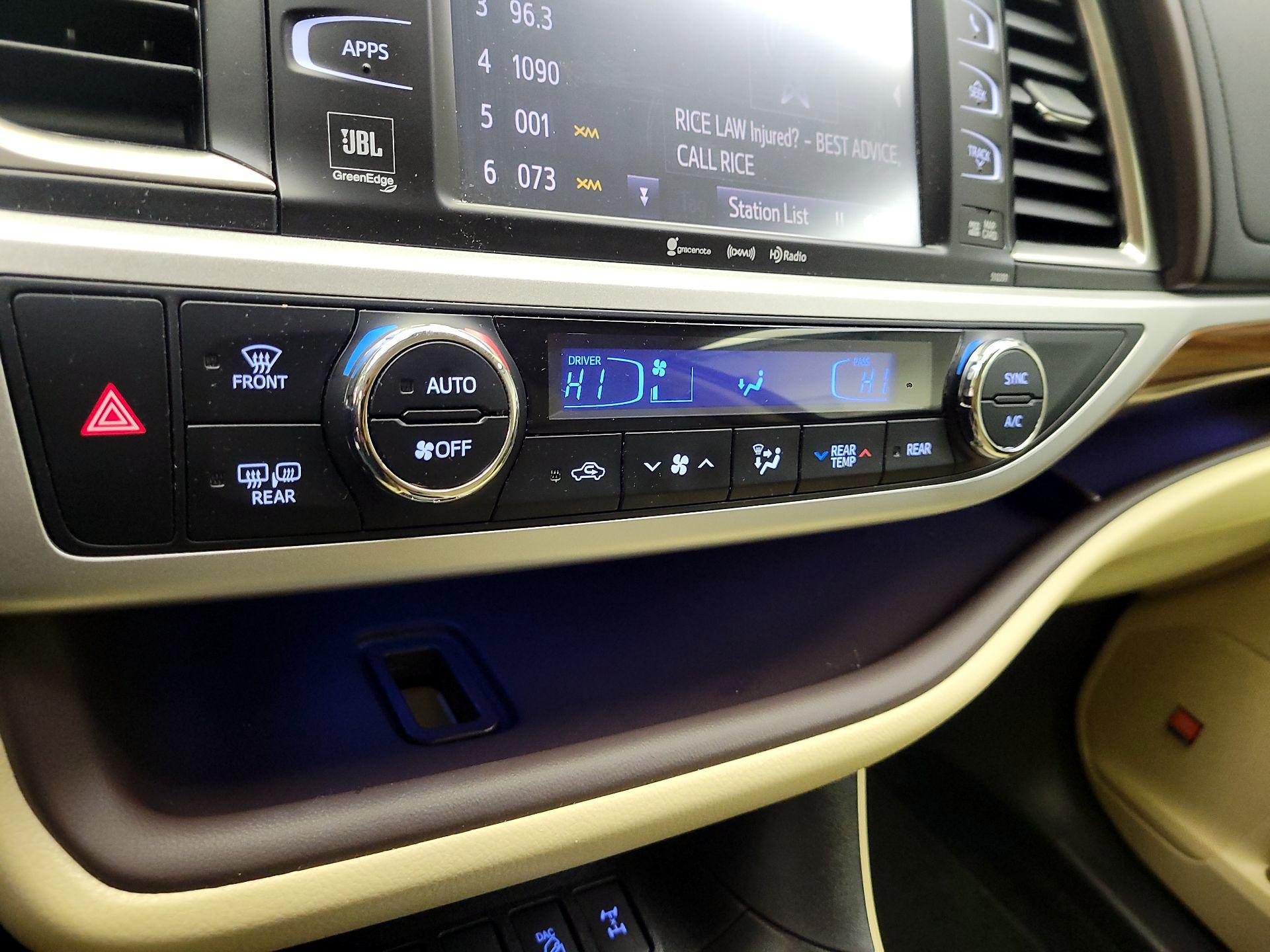 Thumbnail: 2019 Toyota Highlander - 17